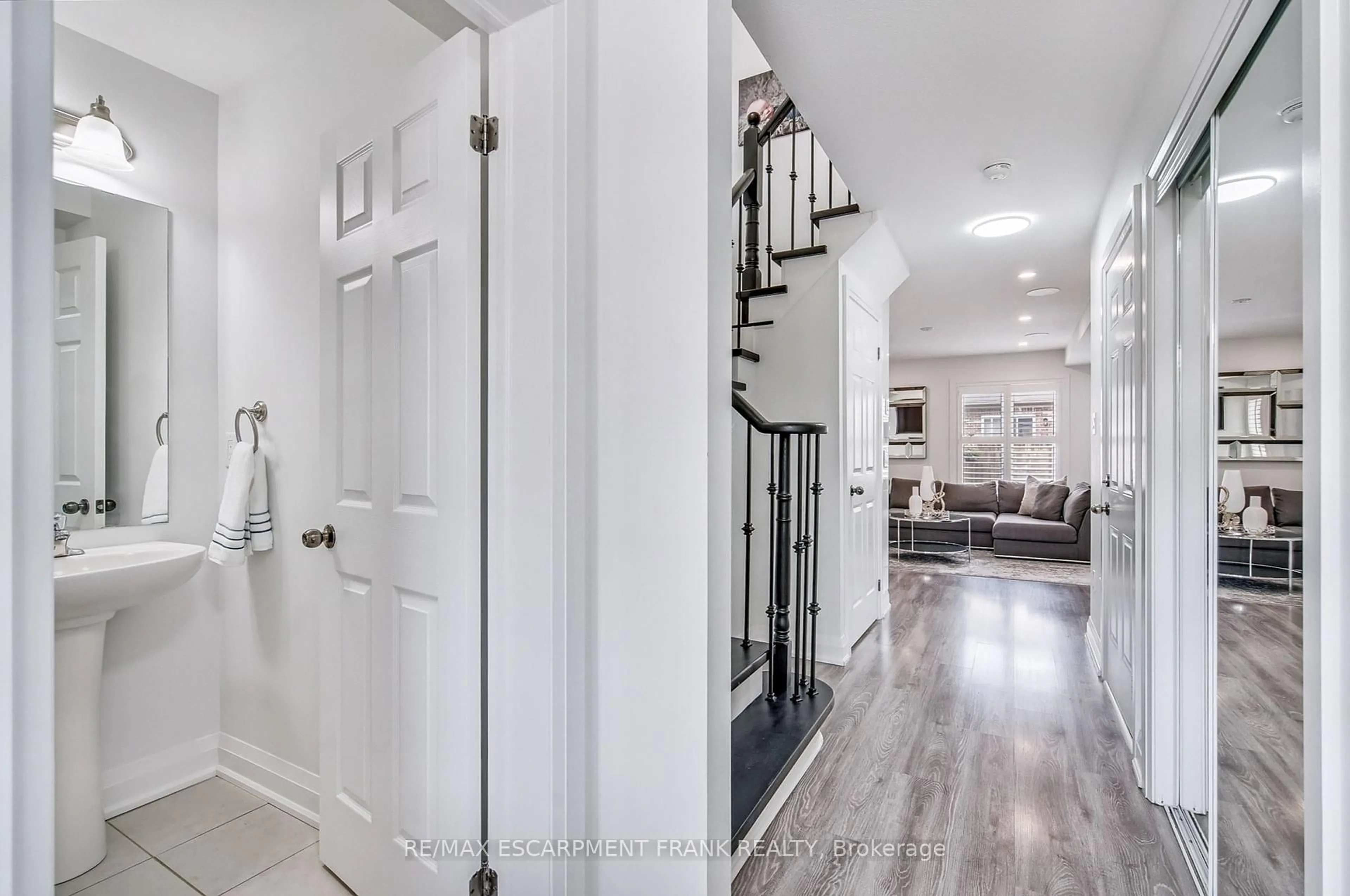 Indoor entryway for 182 Odonnel Dr, Hamilton Ontario L0R 1C0