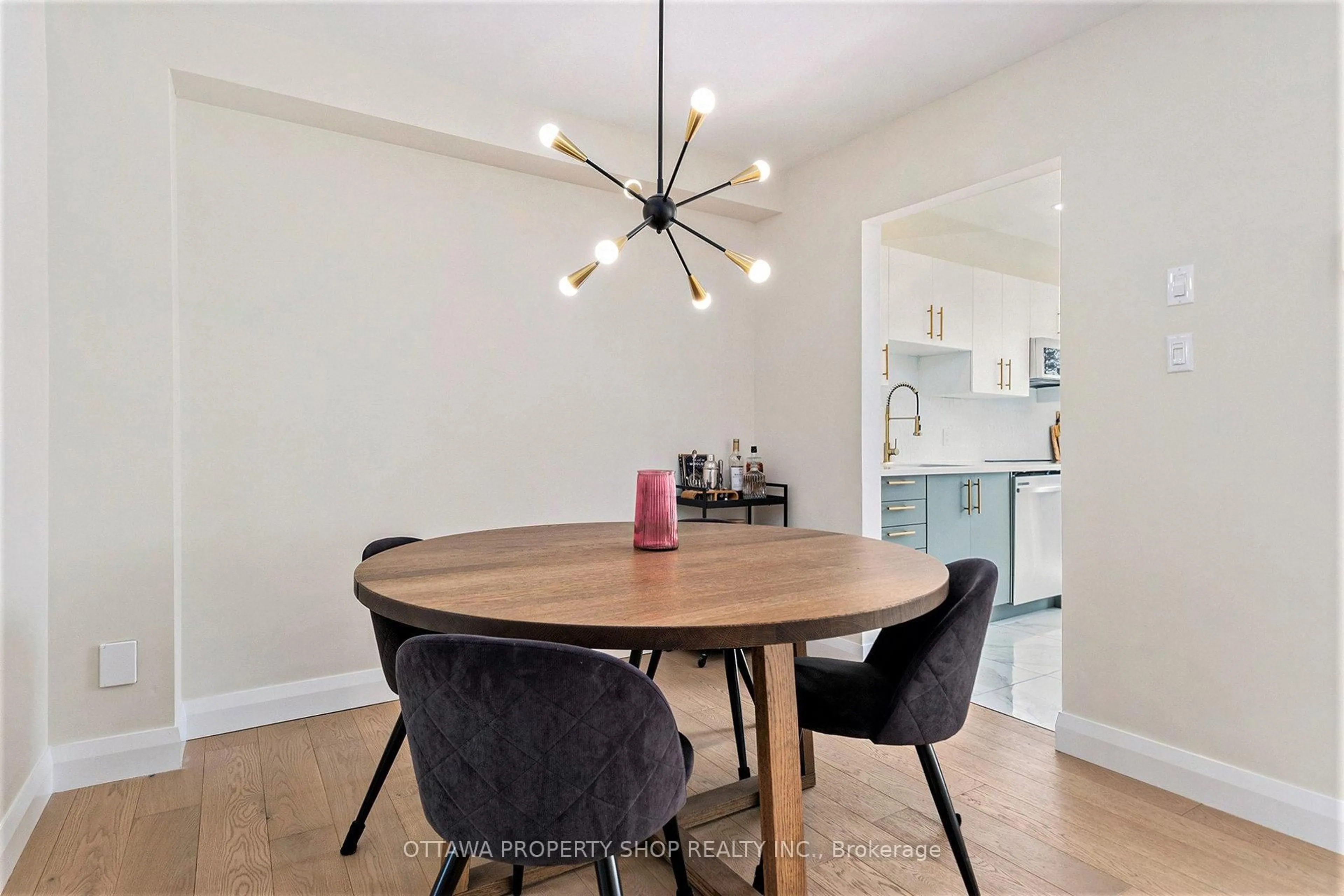 Dining room, wood/laminate floor for 7 Kimberwick Cres, Ottawa Ontario K1V 1K6