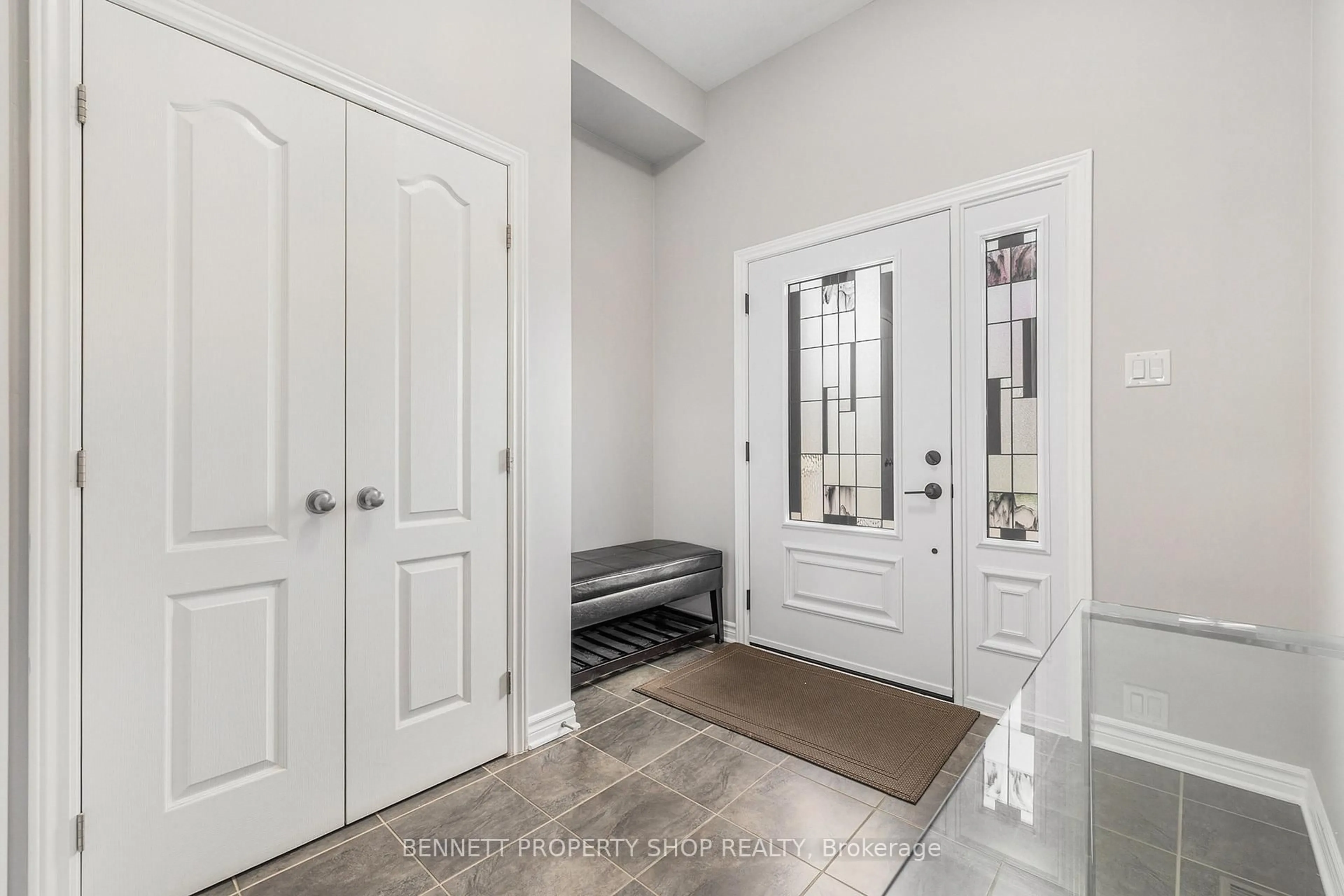 Indoor entryway for 1030 Northgraves Cres, Ottawa Ontario K2M 0C8