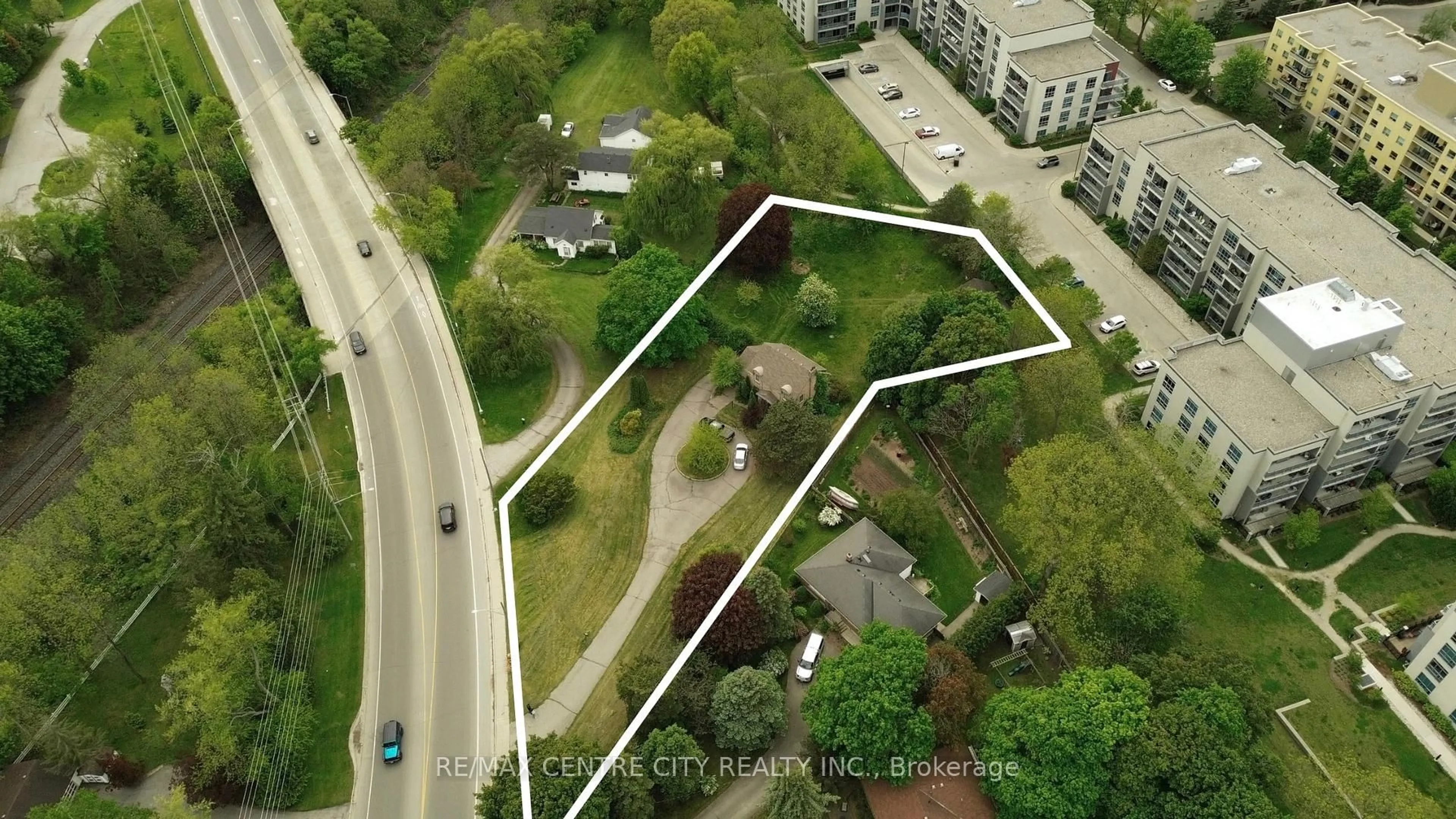 A pic from outside/outdoor area/front of a property/back of a property/a pic from drone, street for 377 Riverside Dr, London North Ontario N6H 1G3