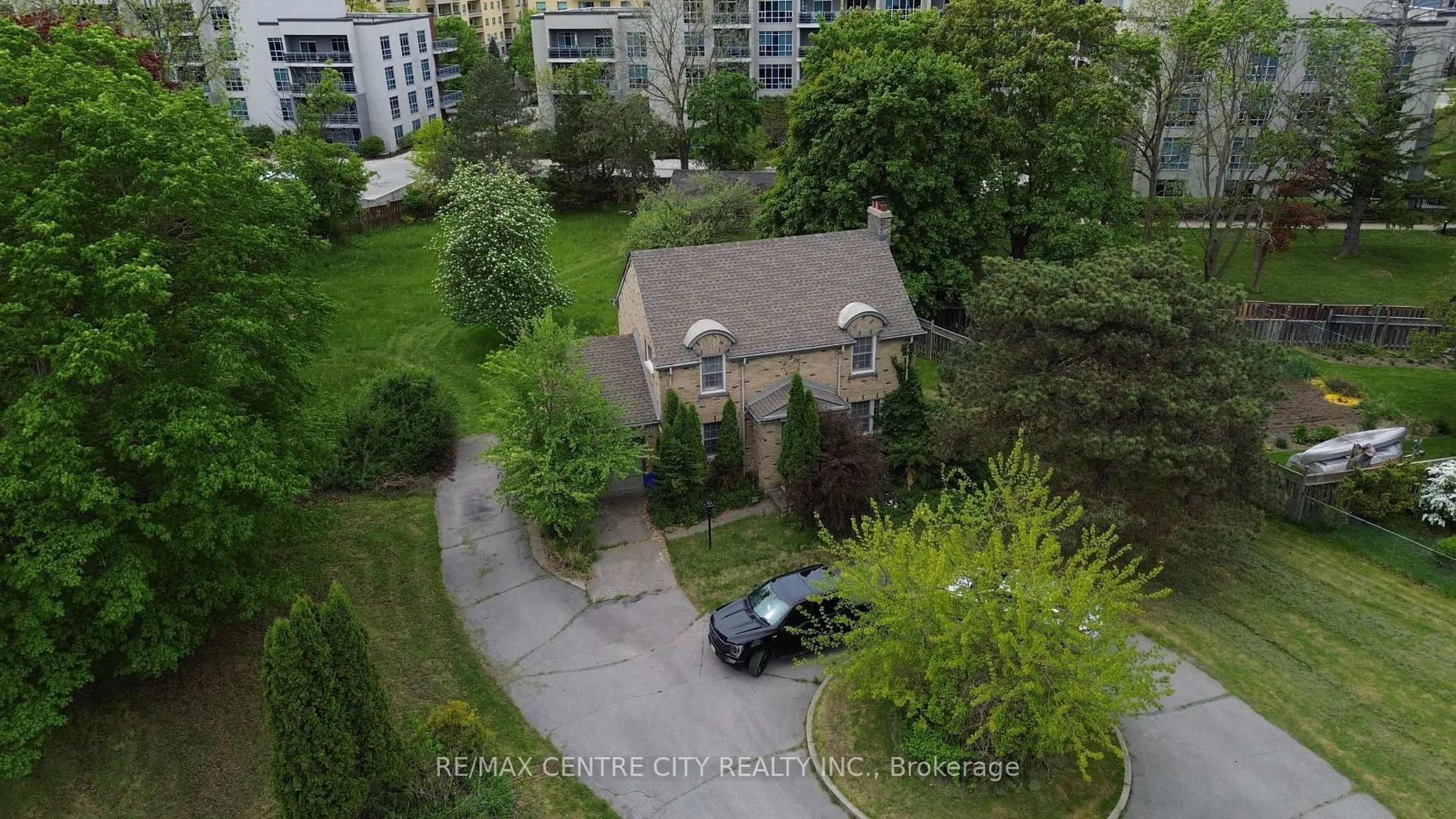 A pic from outside/outdoor area/front of a property/back of a property/a pic from drone, city buildings view from balcony for 377 Riverside Dr, London North Ontario N6H 1G3
