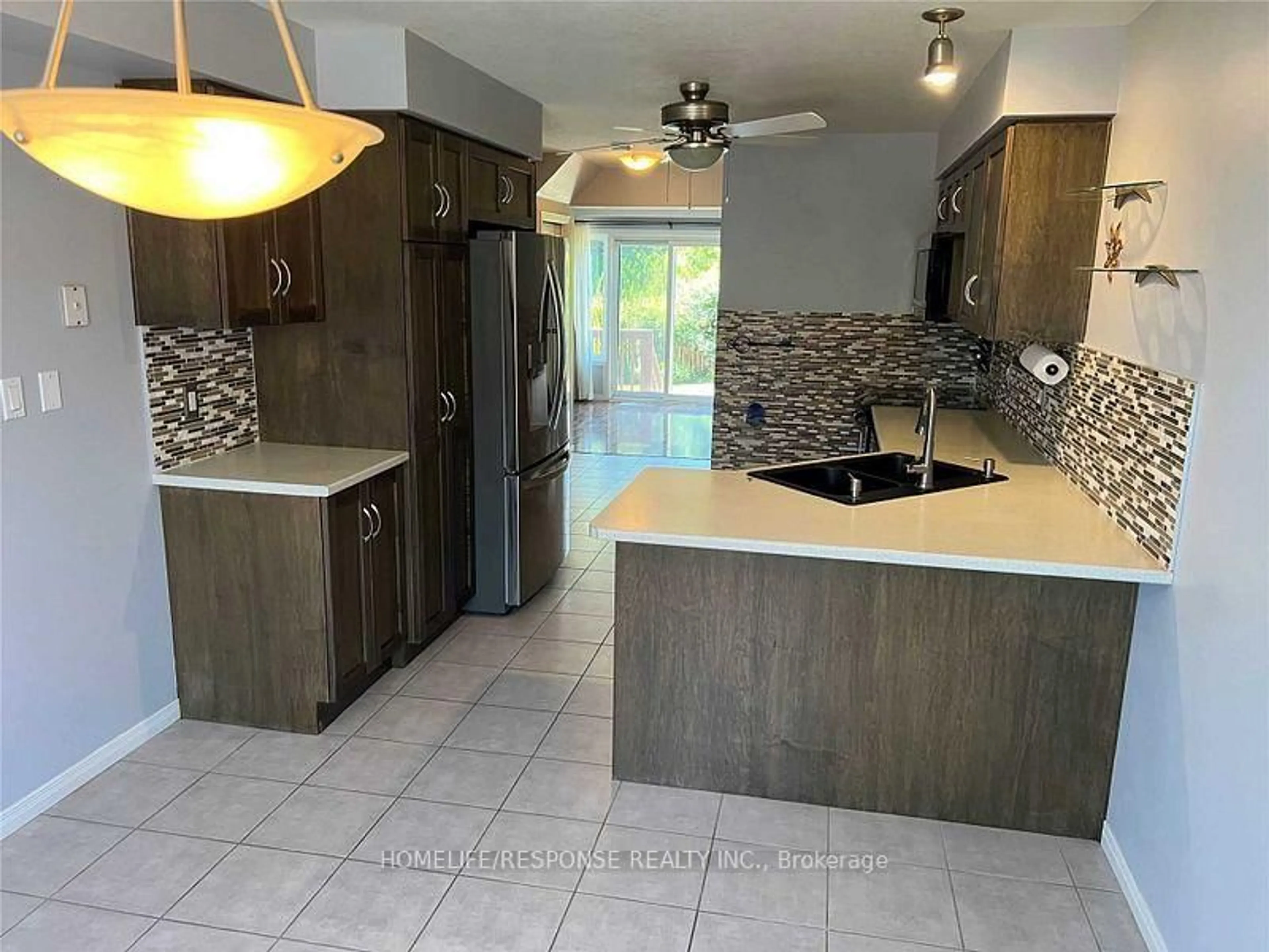 Open concept kitchen, ceramic/tile floor for 305 BRIARMEADOW Dr #9, Kitchener Ontario N2A 4K9