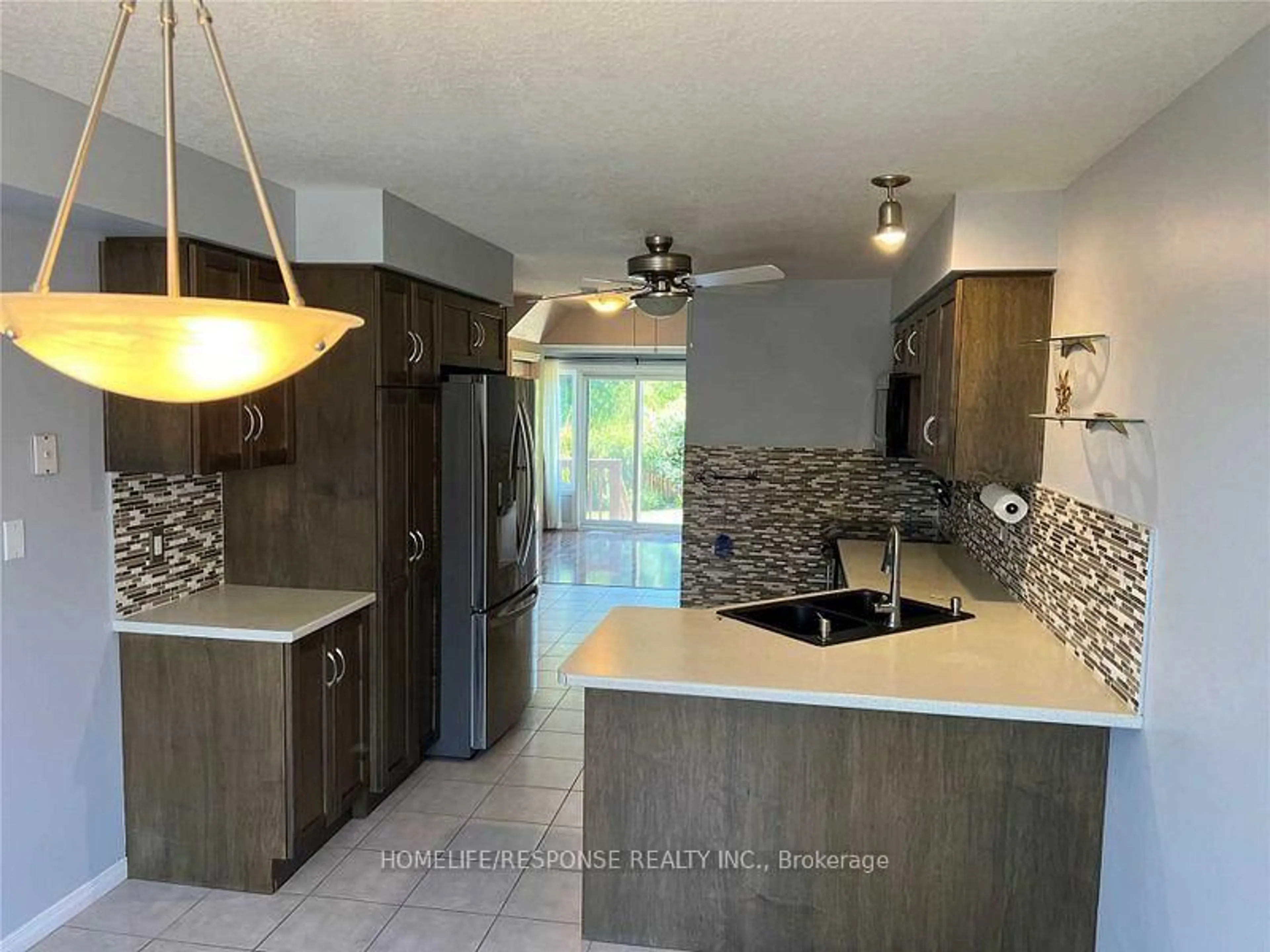 Open concept kitchen, ceramic/tile floor for 305 BRIARMEADOW Dr #9, Kitchener Ontario N2A 4K9