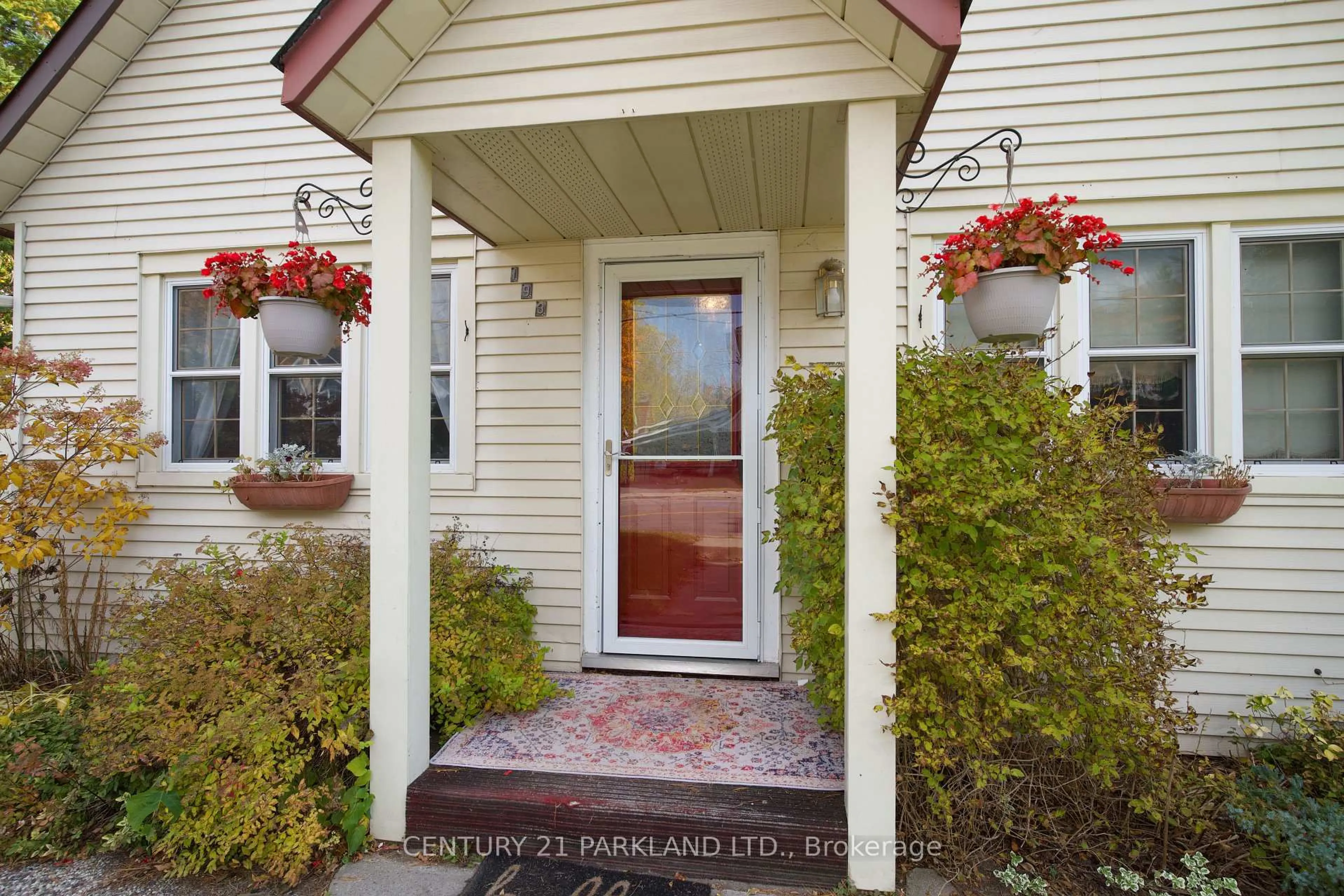 Indoor entryway for 193 Queen St, Trent Hills Ontario K0L 1L0