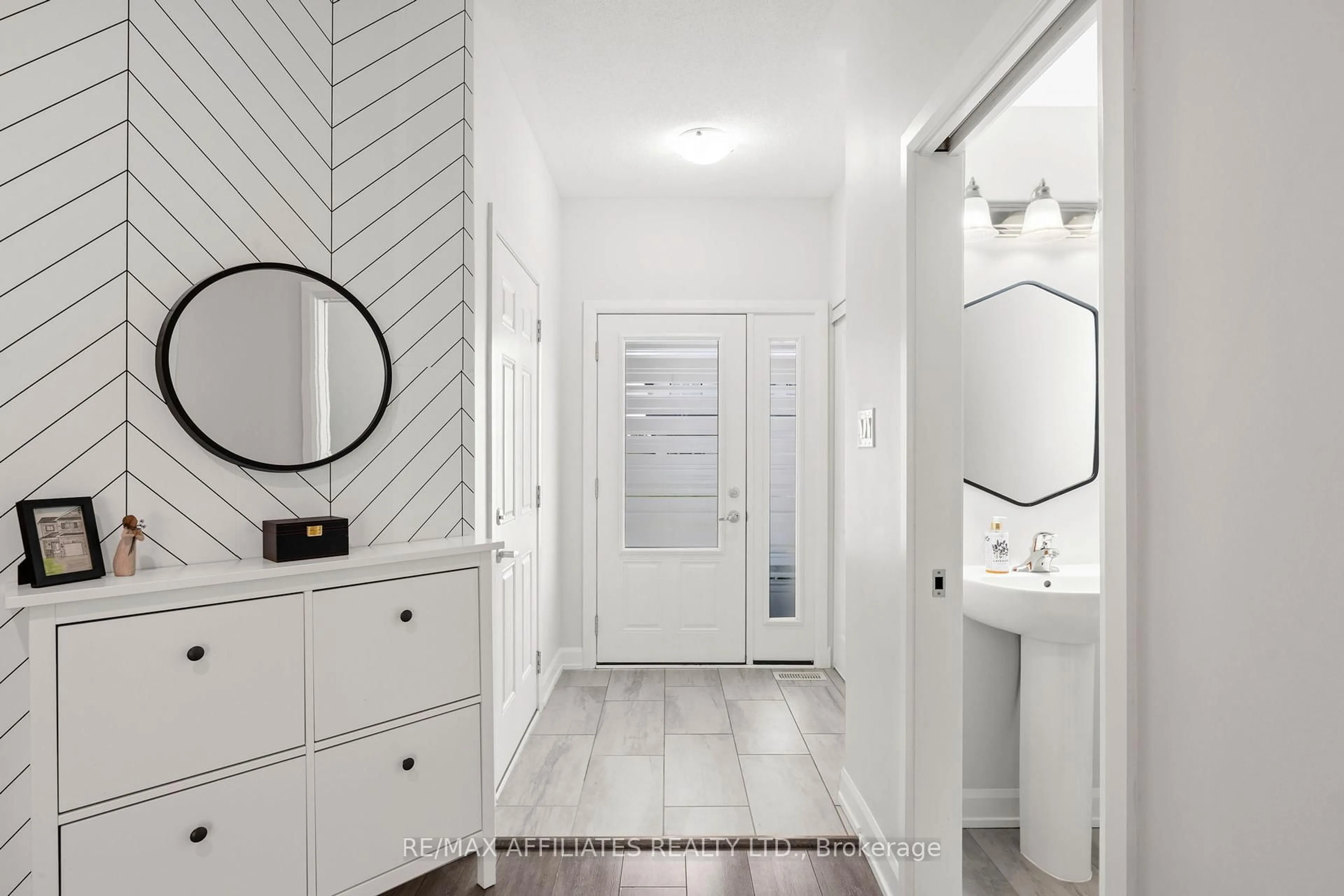 Contemporary bathroom, ceramic/tile floor for 78 Stonehaven Way, Arnprior Ontario K7S 0H7