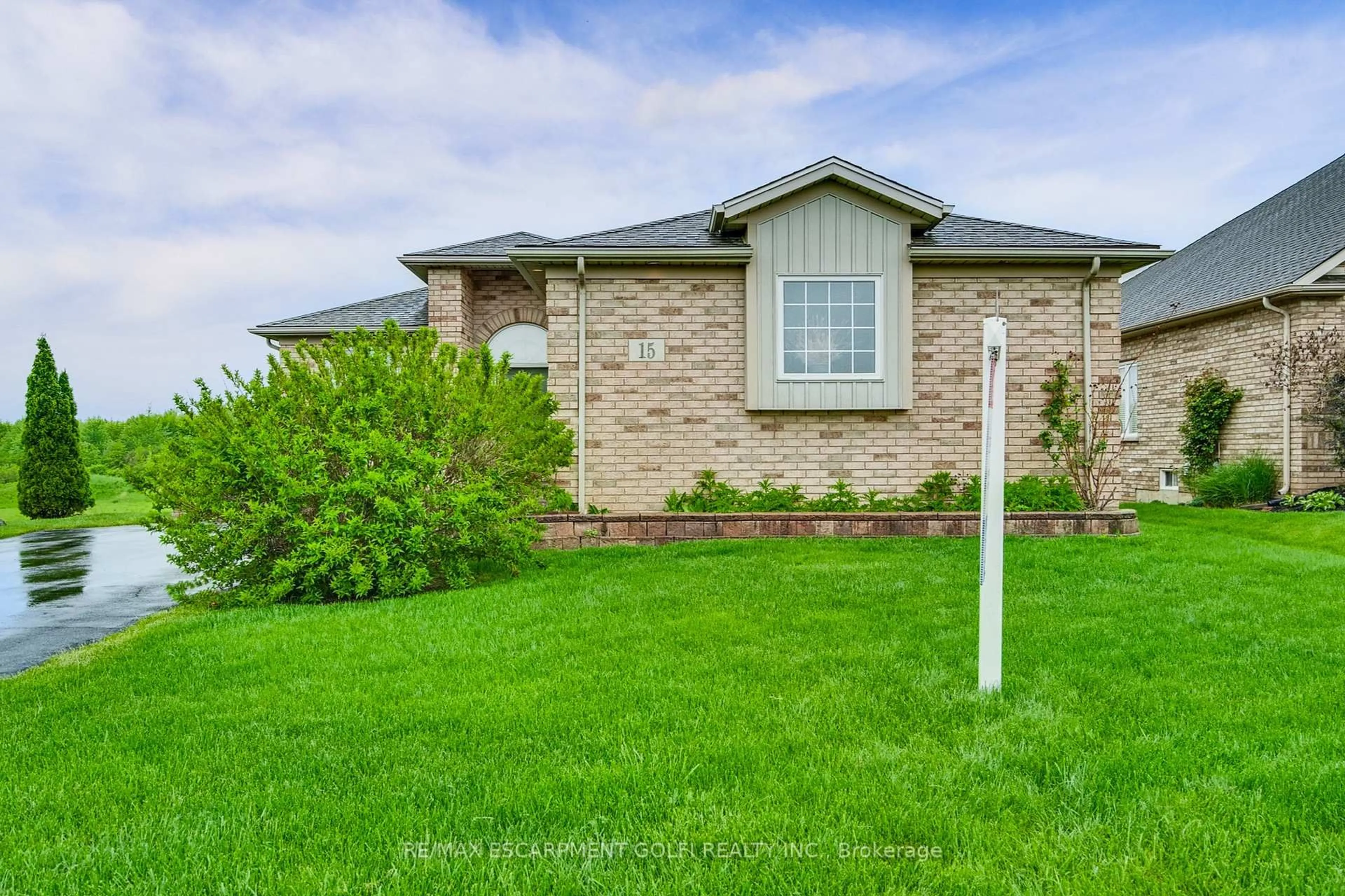 Home with brick exterior material, unknown for 15 Old Course Tr, Welland Ontario L3B 6G8