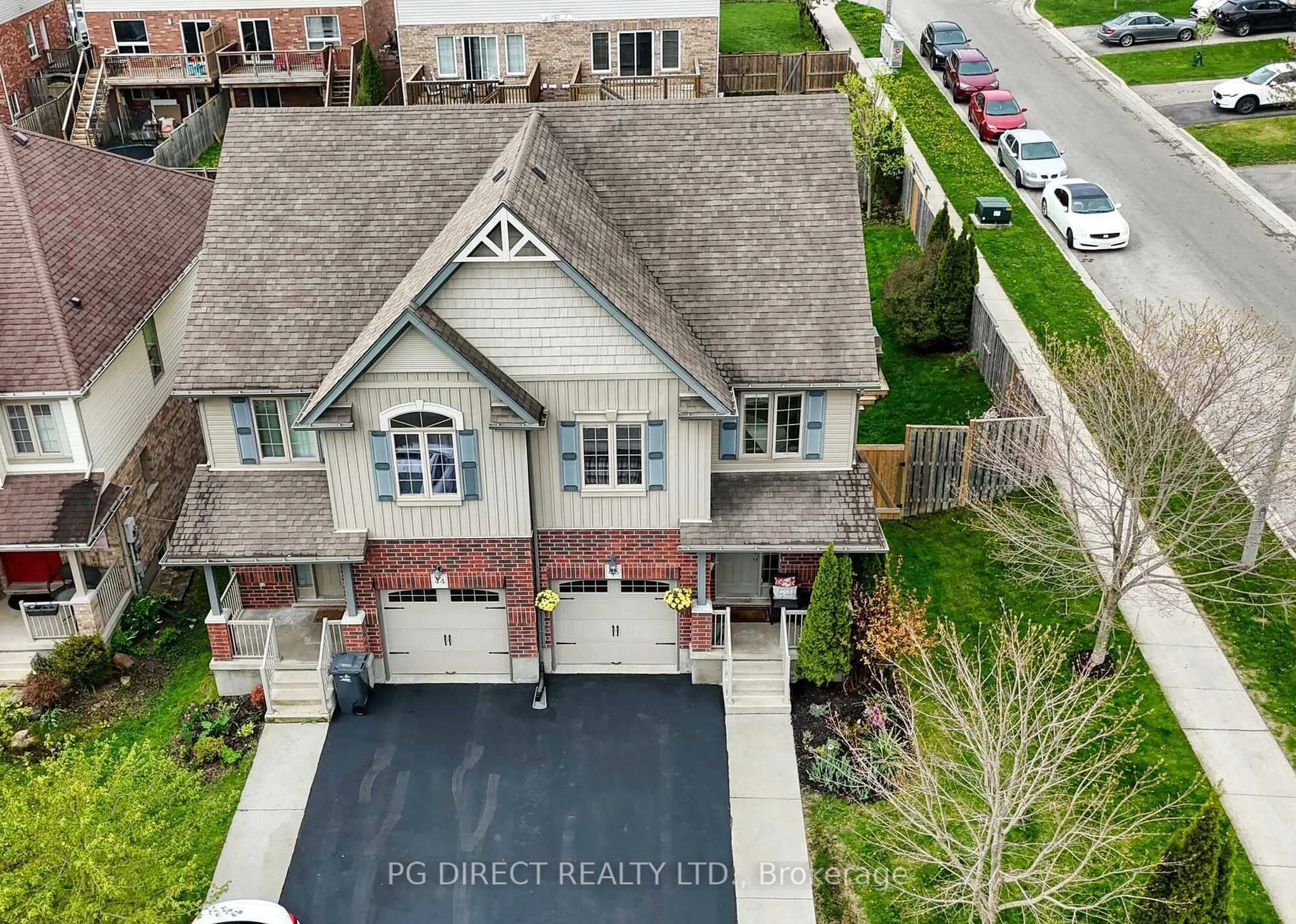 A pic from outside/outdoor area/front of a property/back of a property/a pic from drone, street for 46 Vipond St, Guelph Ontario N1E 0H3