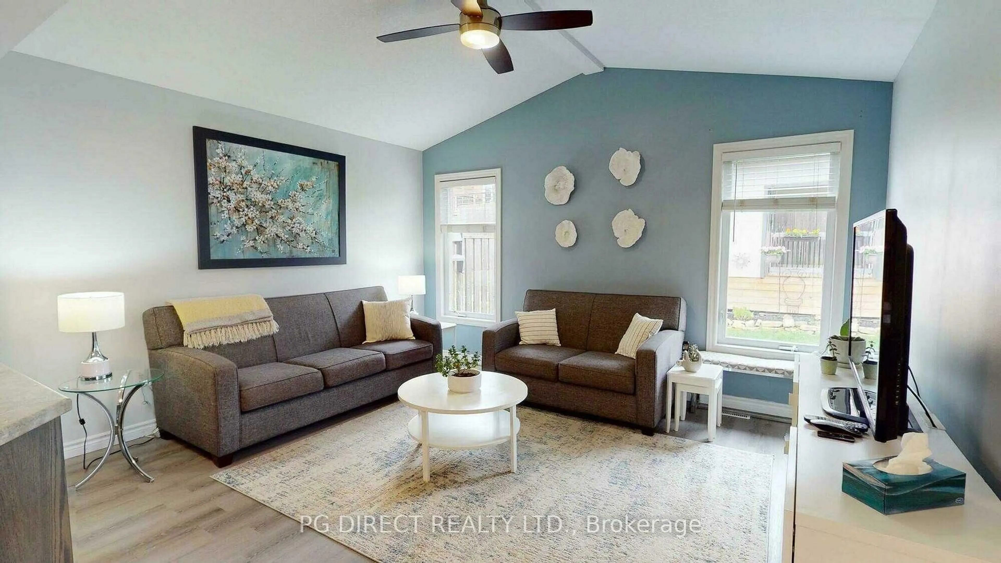 Living room with furniture, unknown for 46 Vipond St, Guelph Ontario N1E 0H3