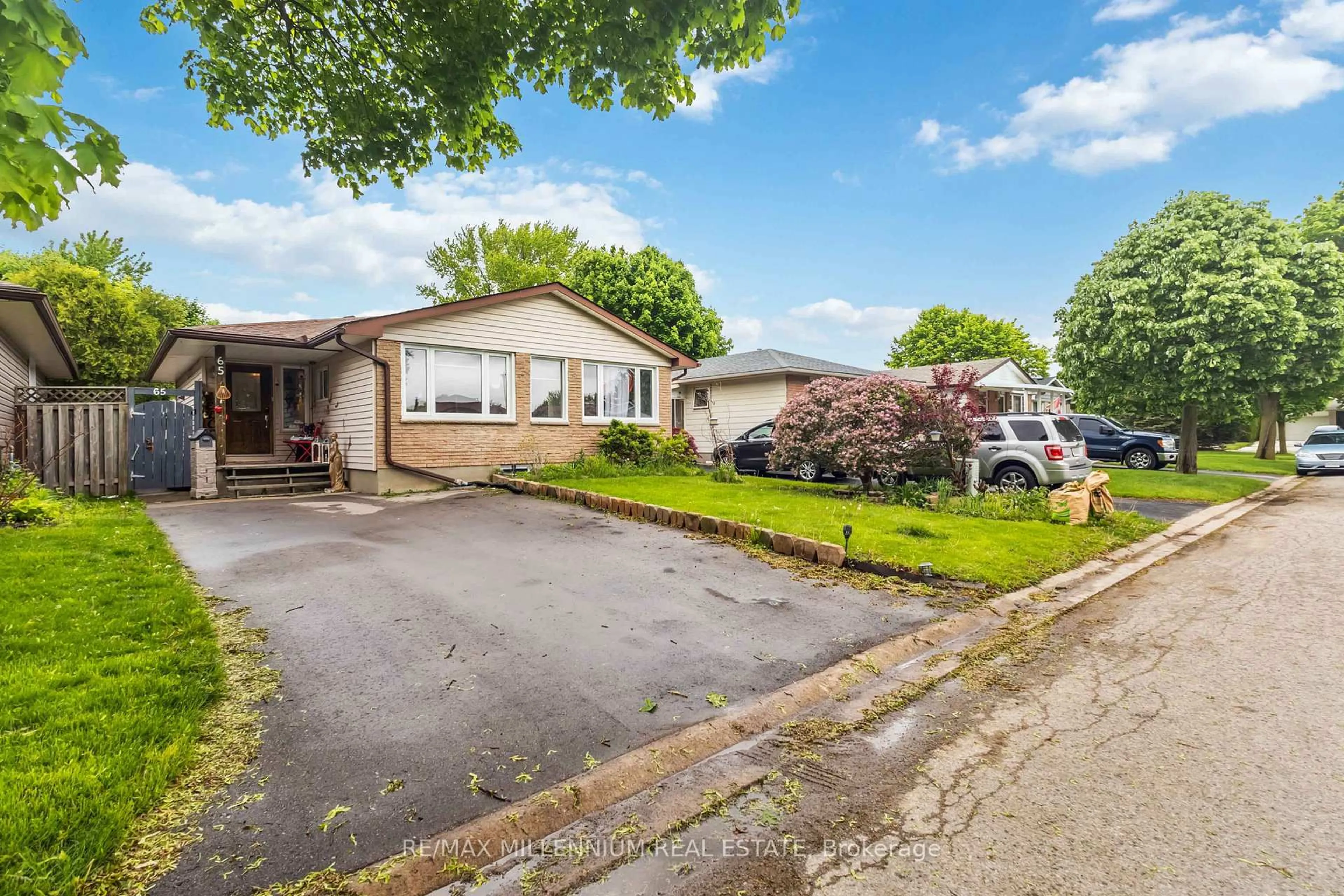 A pic from outside/outdoor area/front of a property/back of a property/a pic from drone, street for 65 Fennell Cres, London South Ontario N6E 2E2