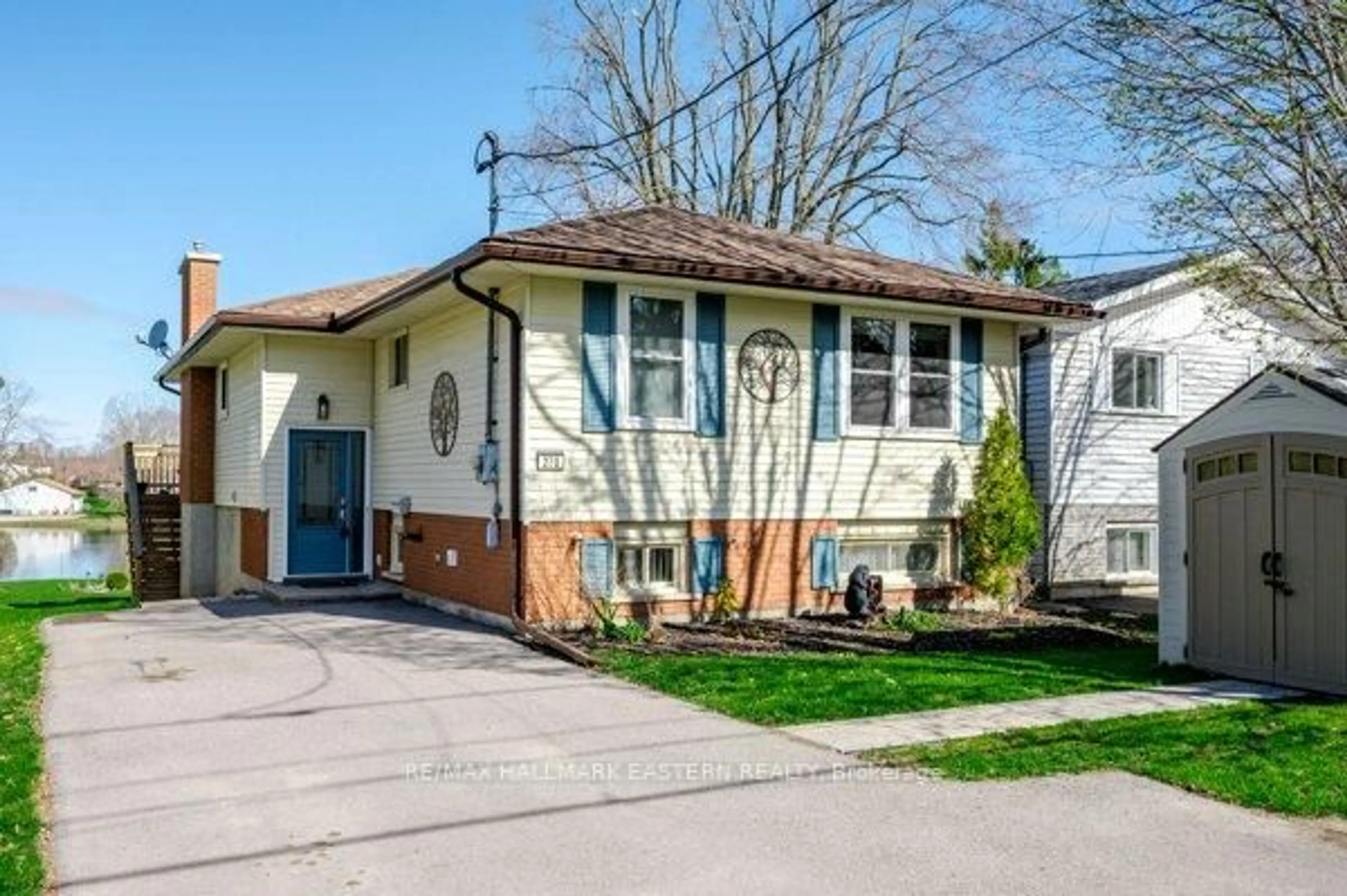 Home with brick exterior material, street for 270 Sherin Ave, Peterborough South Ontario K9J 1B6
