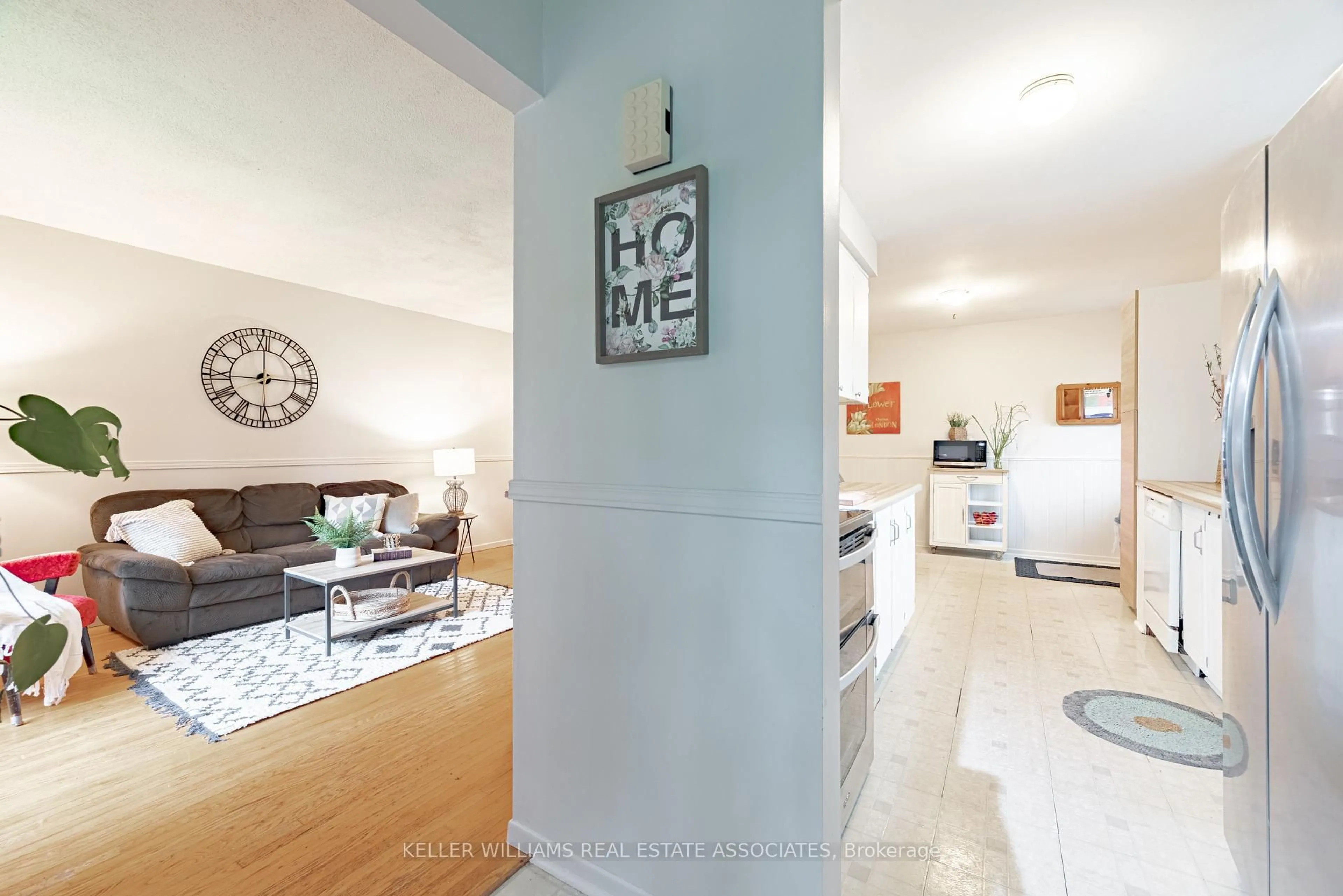 Open concept kitchen, unknown for 15 Lloyd Pl, Kawartha Lakes Ontario K9V 5C1