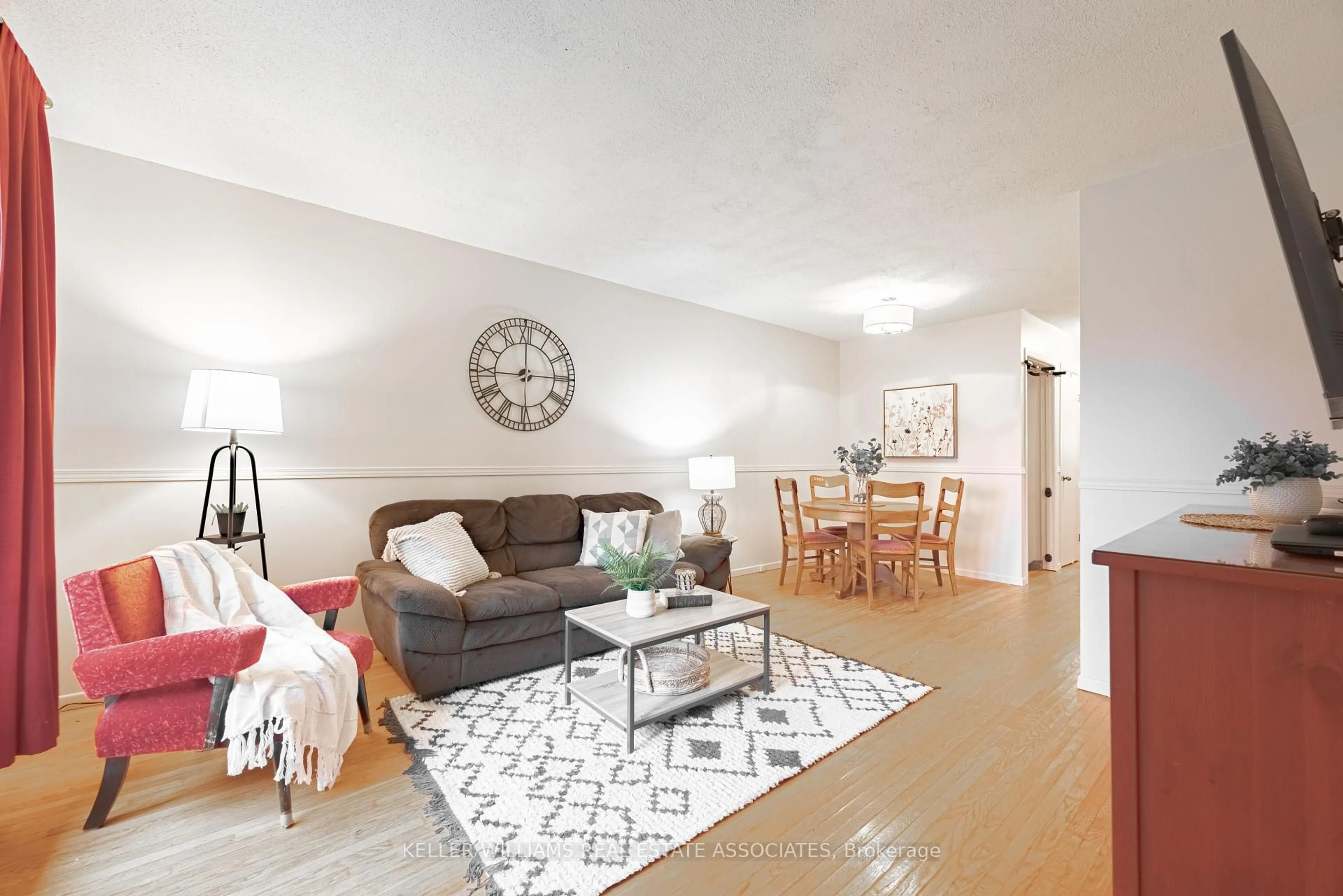 Living room with furniture, wood/laminate floor for 15 Lloyd Pl, Kawartha Lakes Ontario K9V 5C1