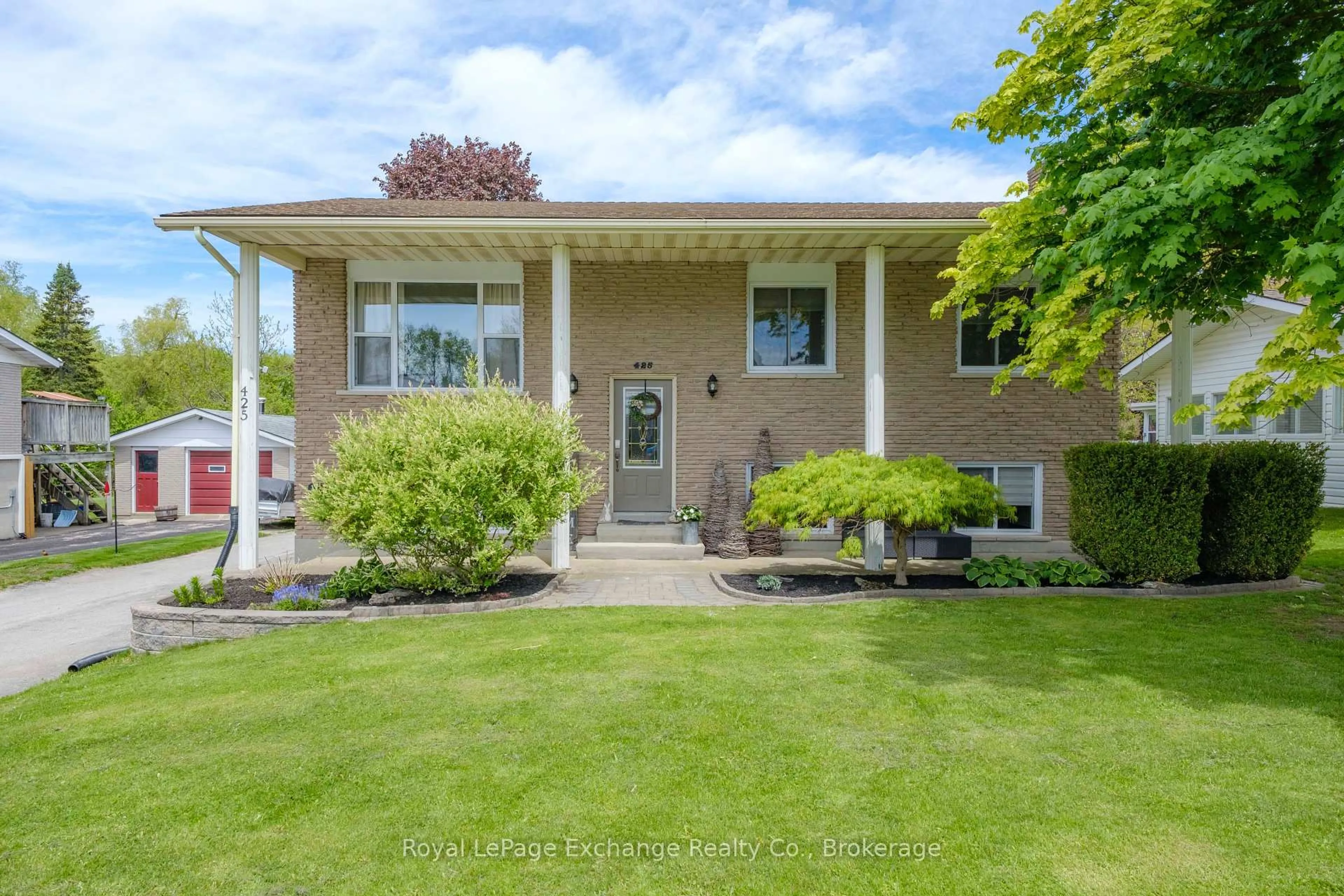 Home with vinyl exterior material, street for 425 Elgin St, Huron-Kinloss Ontario N0G 2H0
