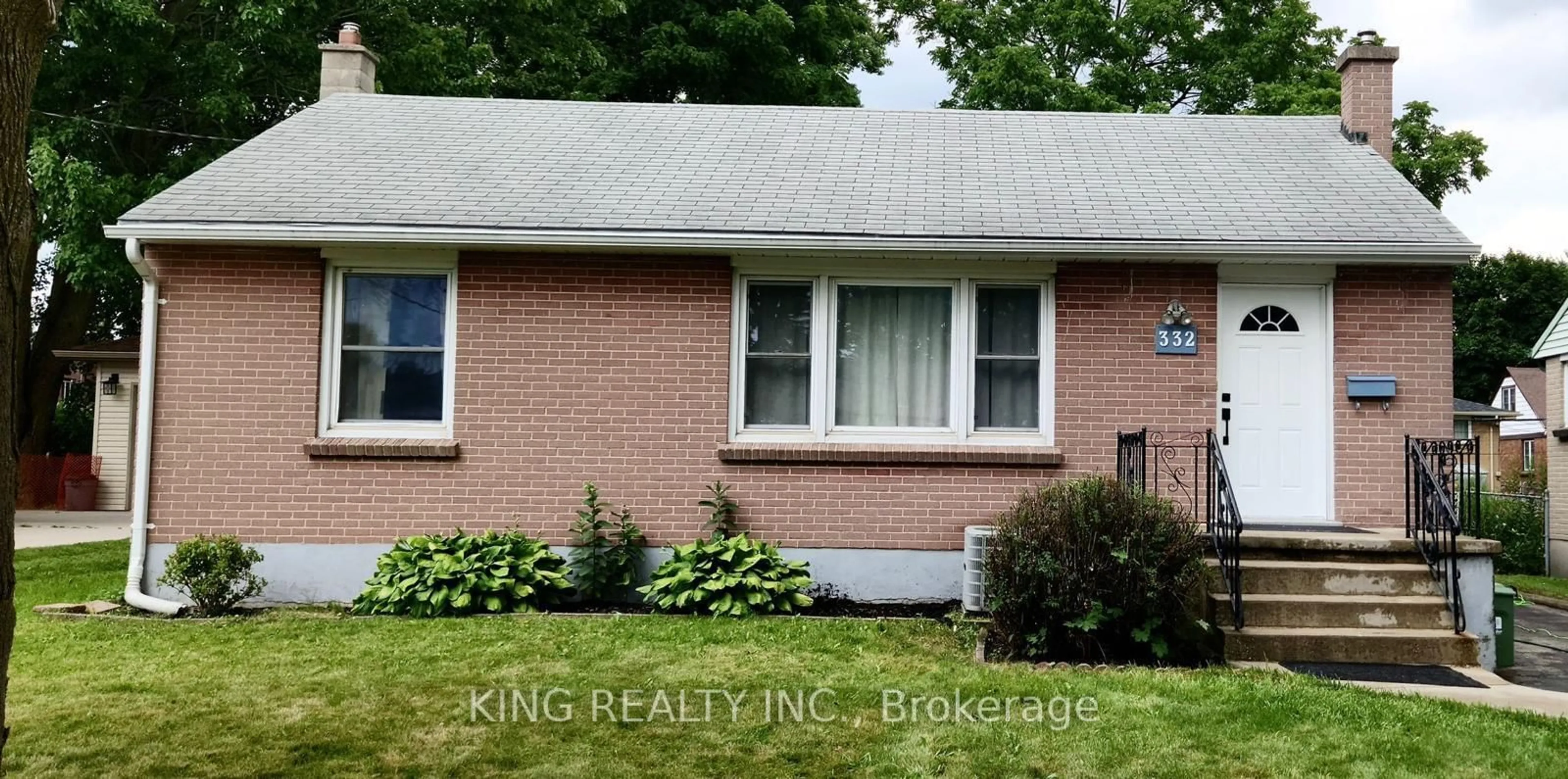 Home with brick exterior material, building for 332 MANITOBA St, London East Ontario N5W 4W3