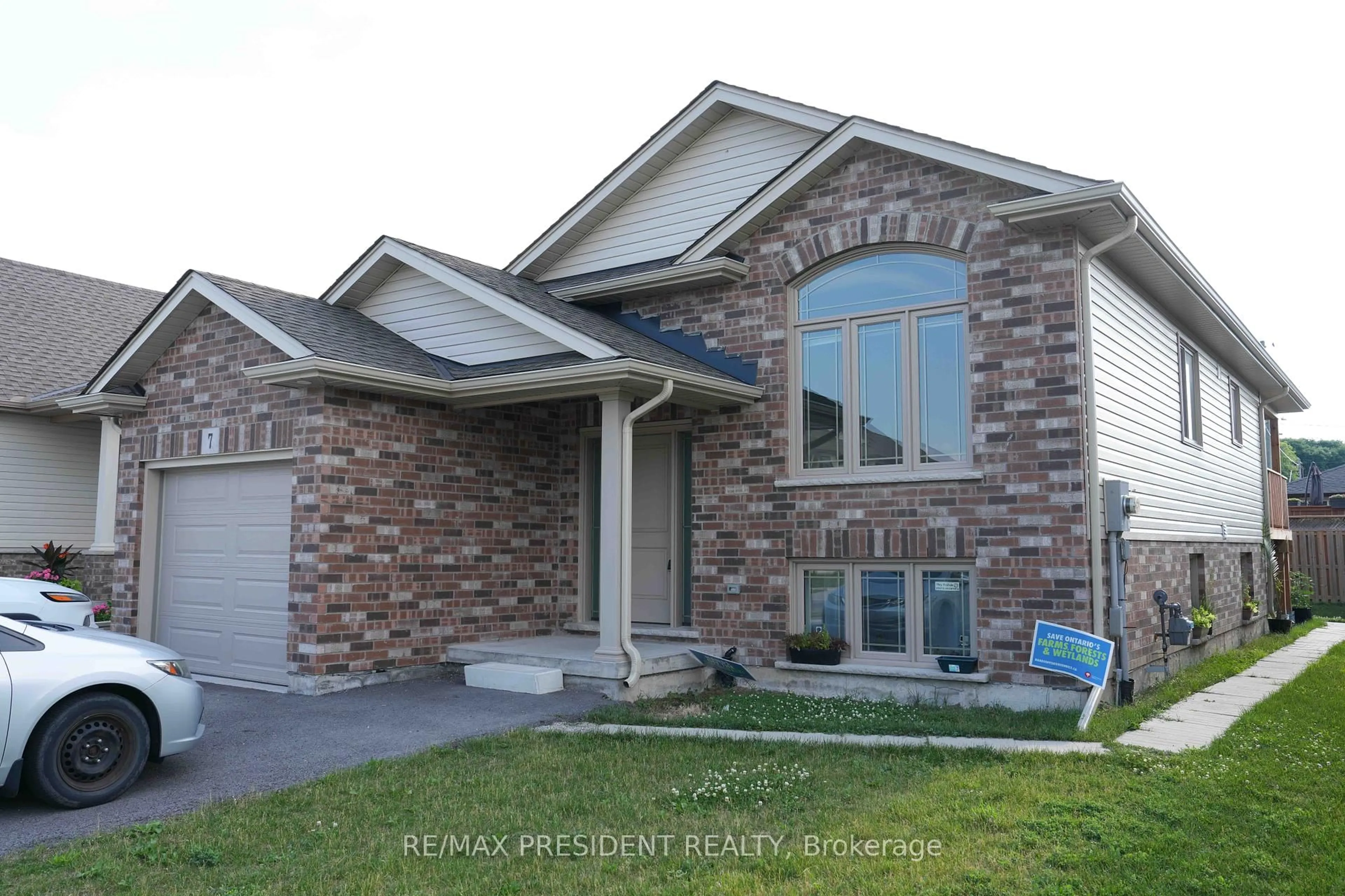 Home with brick exterior material, street for 7 Berkshire Dr, St. Catharines Ontario L2M 3Y3