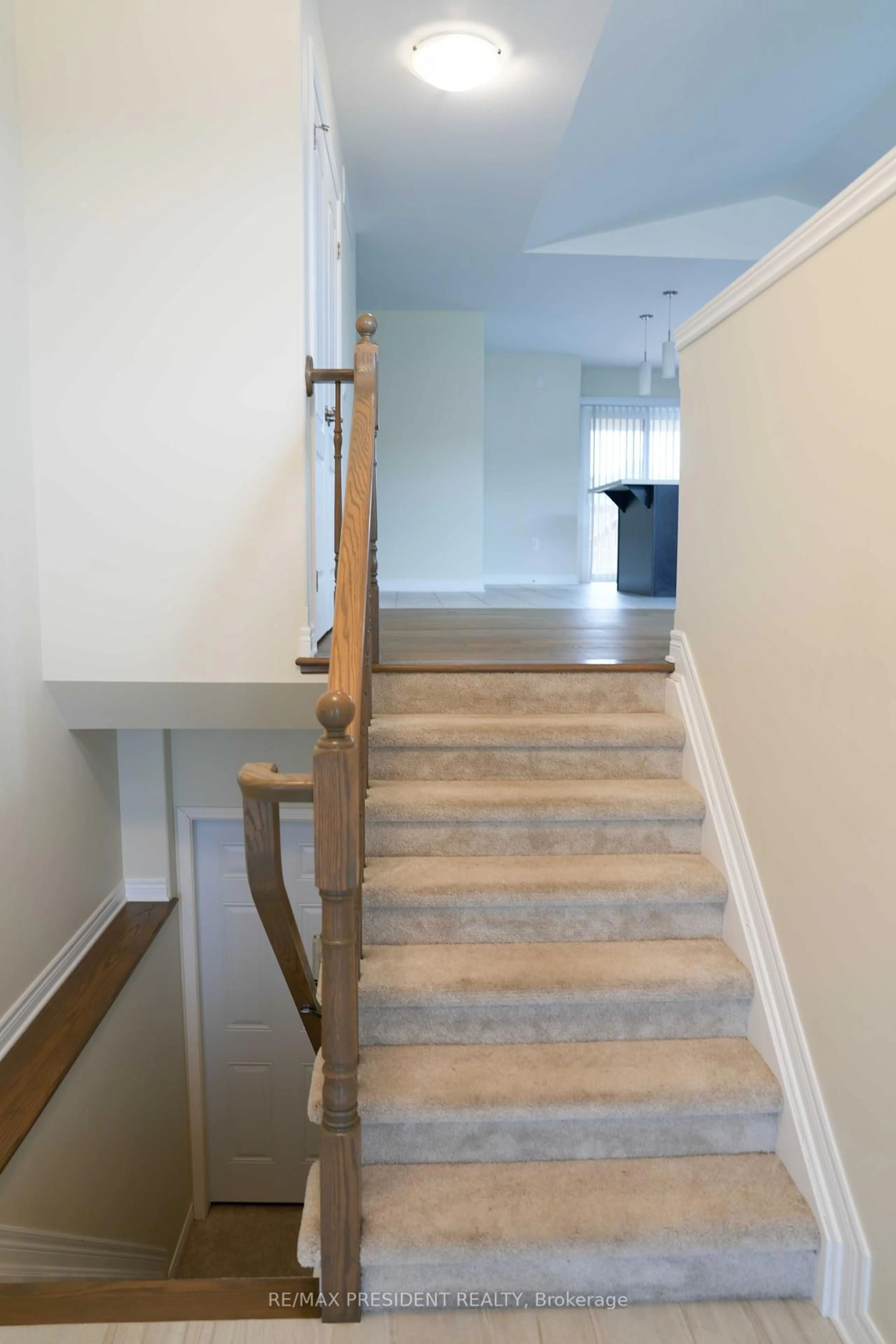Stairs for 7 Berkshire Dr, St. Catharines Ontario L2M 3Y3