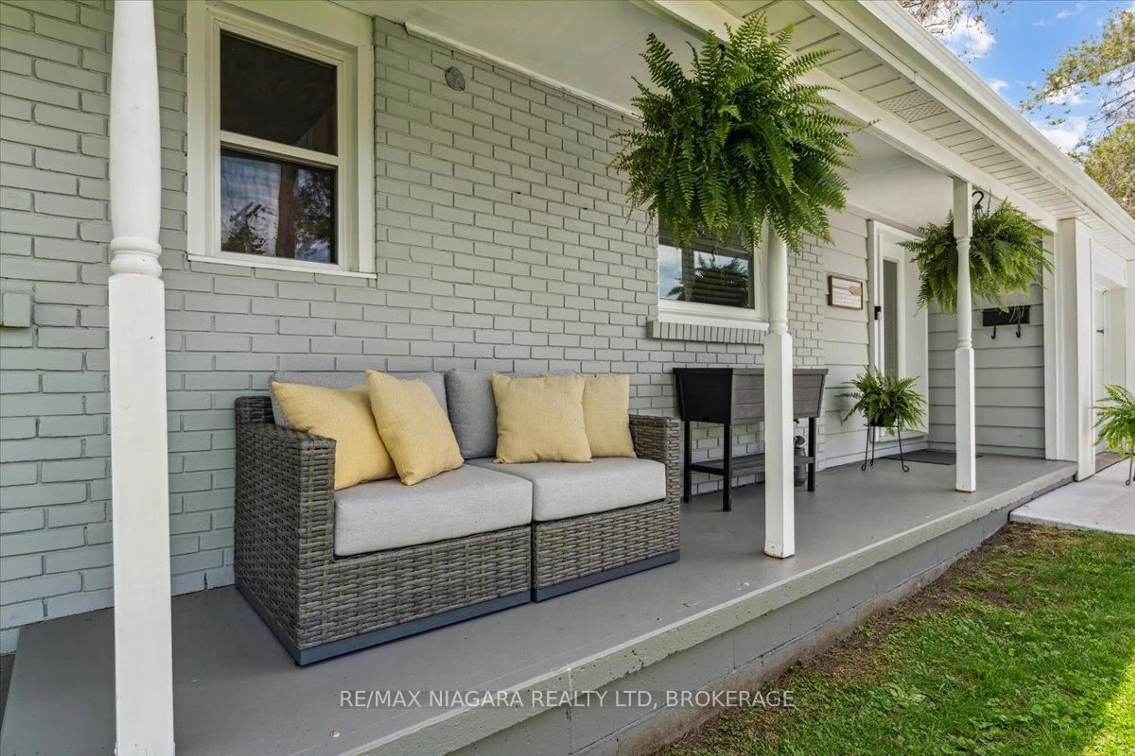 Patio, street for 18 Rosemount Ave, Port Colborne Ontario L3K 5P7