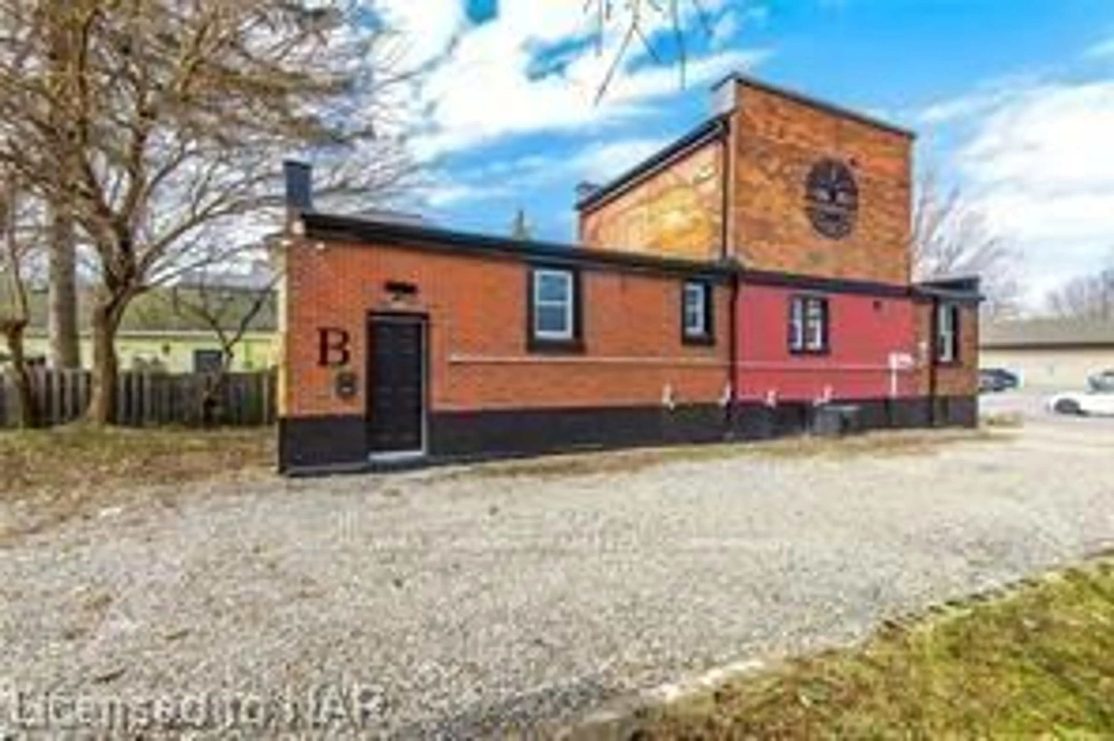 A pic from outside/outdoor area/front of a property/back of a property/a pic from drone, building for 120 Main St, Port Colborne Ontario L3K 3V2