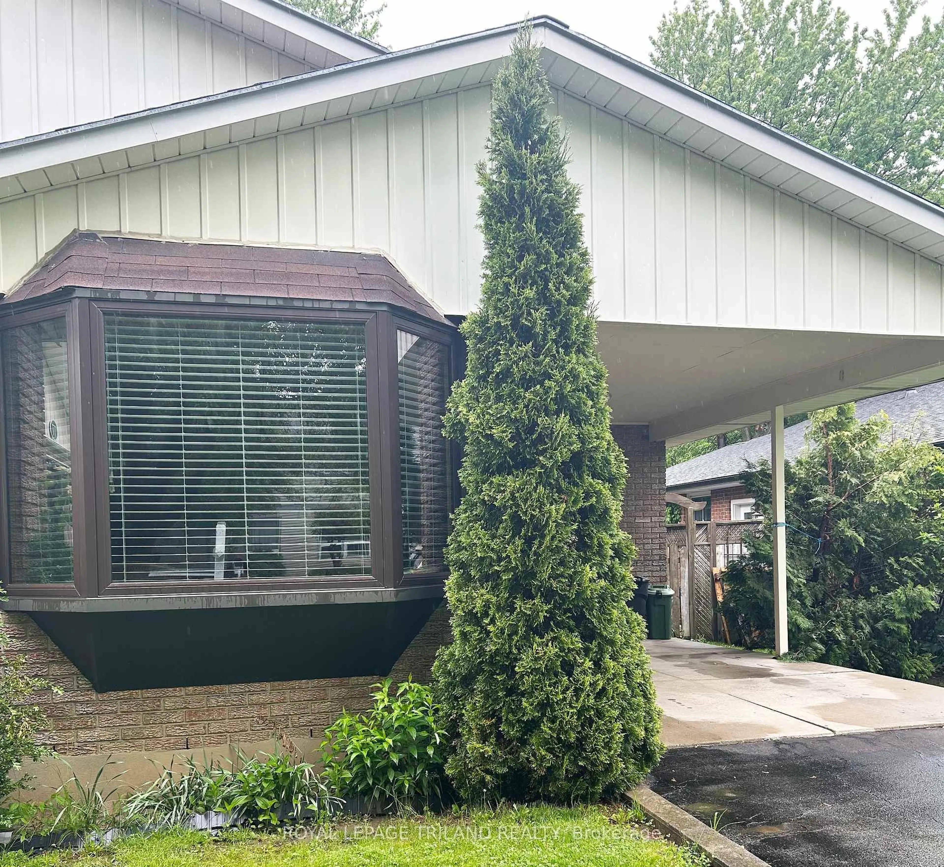 Home with vinyl exterior material, unknown for 75 Monmore Rd, London North Ontario N6G 2W7