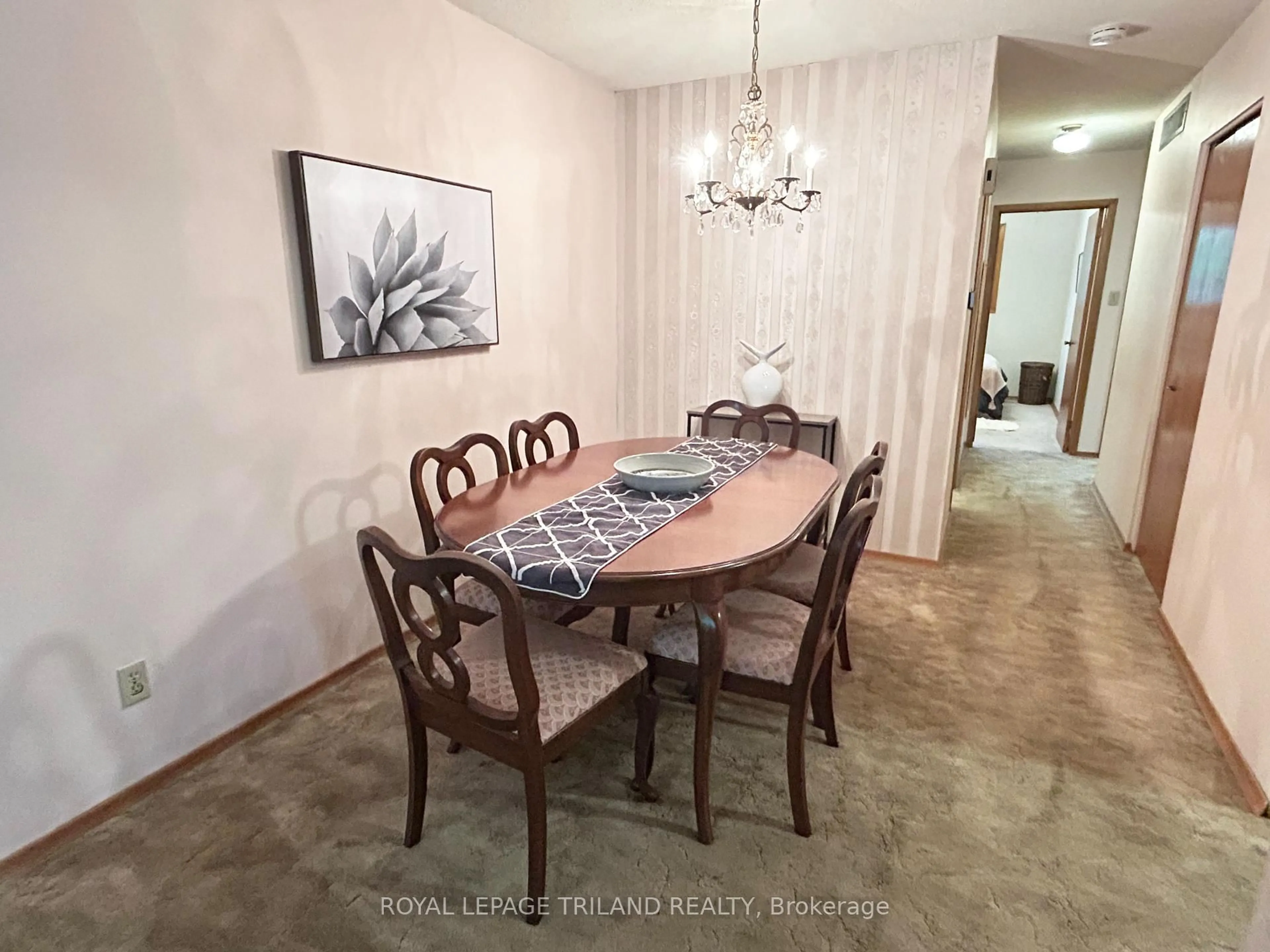 Dining room, unknown for 75 Monmore Rd, London North Ontario N6G 2W7