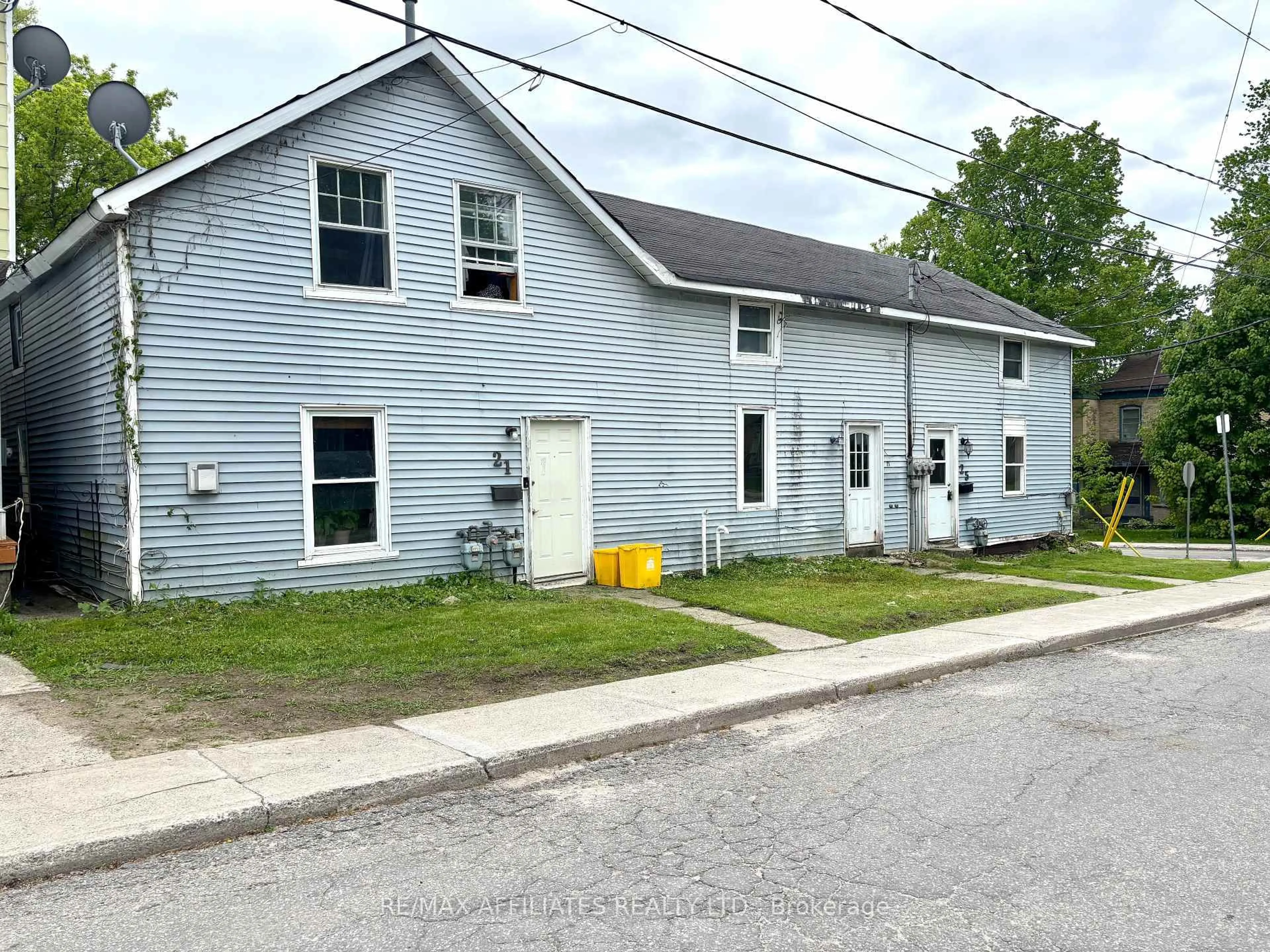 A pic from outside/outdoor area/front of a property/back of a property/a pic from drone, building for 25 Church St, Smiths Falls Ontario K7A 1P6