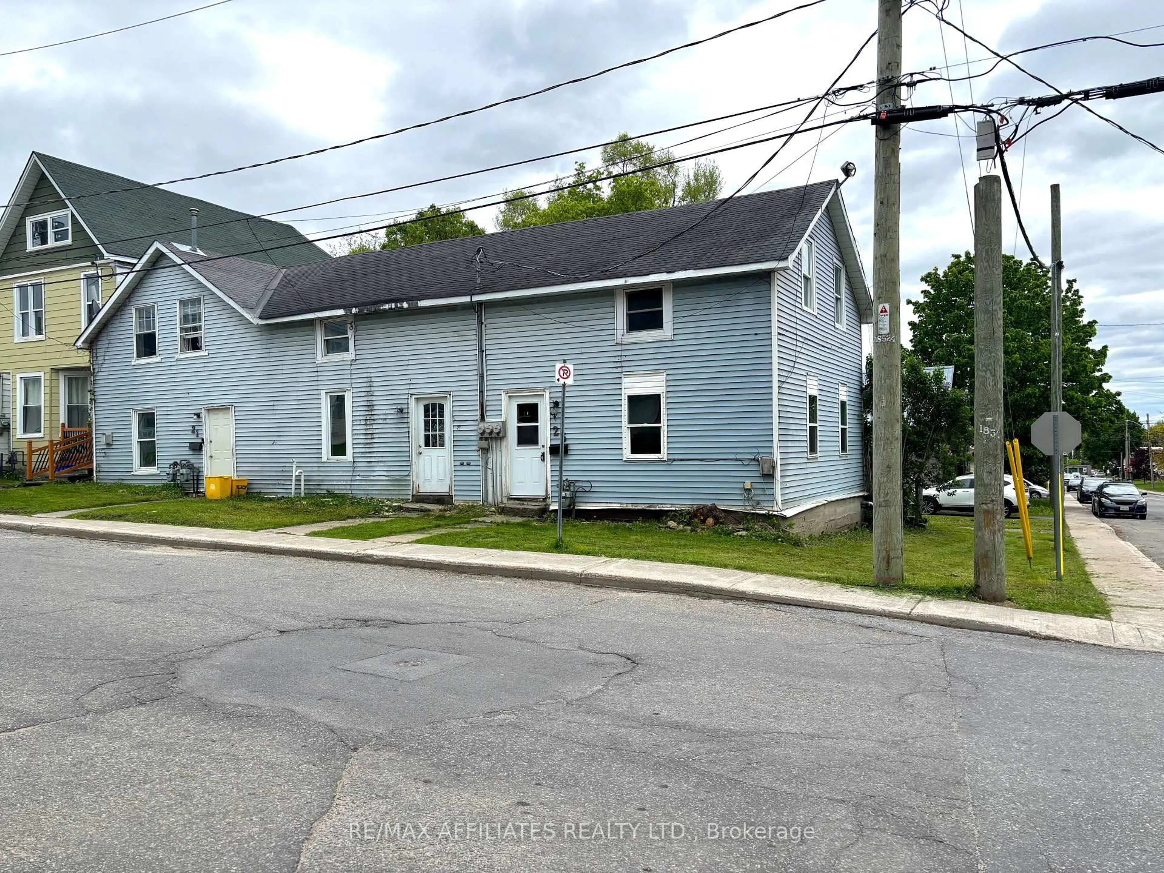 Unknown for 25 Church St, Smiths Falls Ontario K7A 1P6