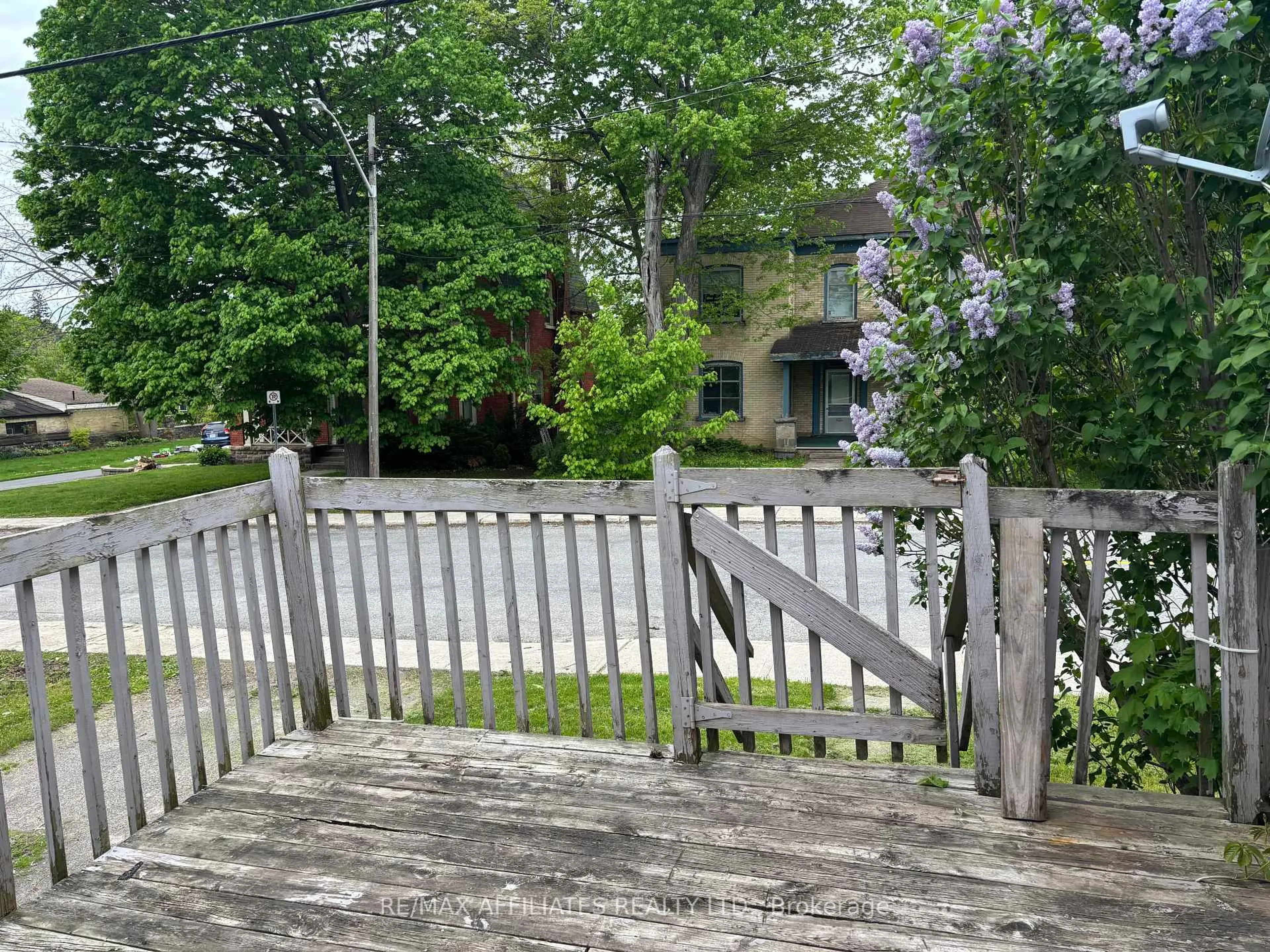 A pic from outside/outdoor area/front of a property/back of a property/a pic from drone, street for 25 Church St, Smiths Falls Ontario K7A 1P6