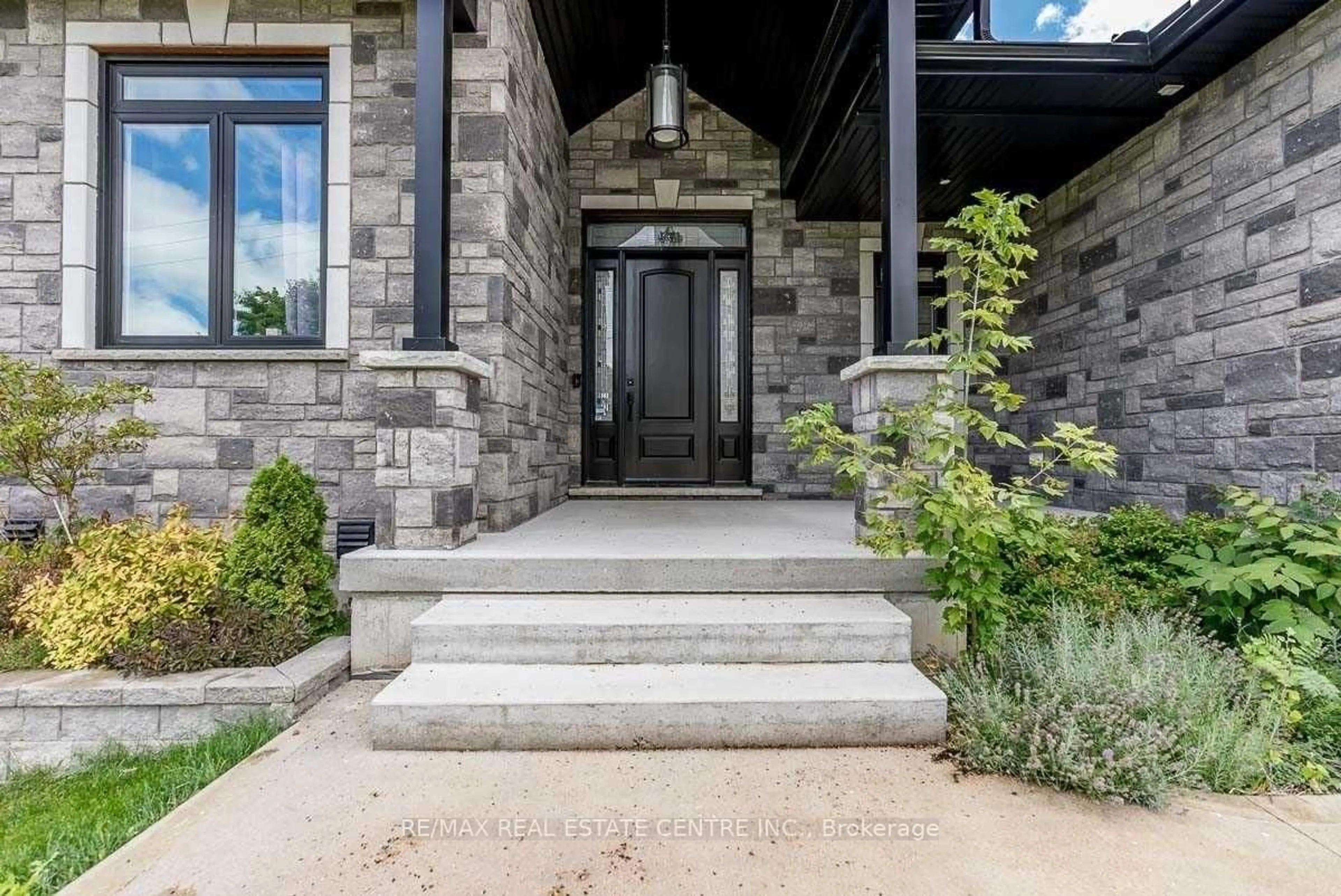 Indoor entryway for 25 Nelson St, Minto Ontario N0G 1M0