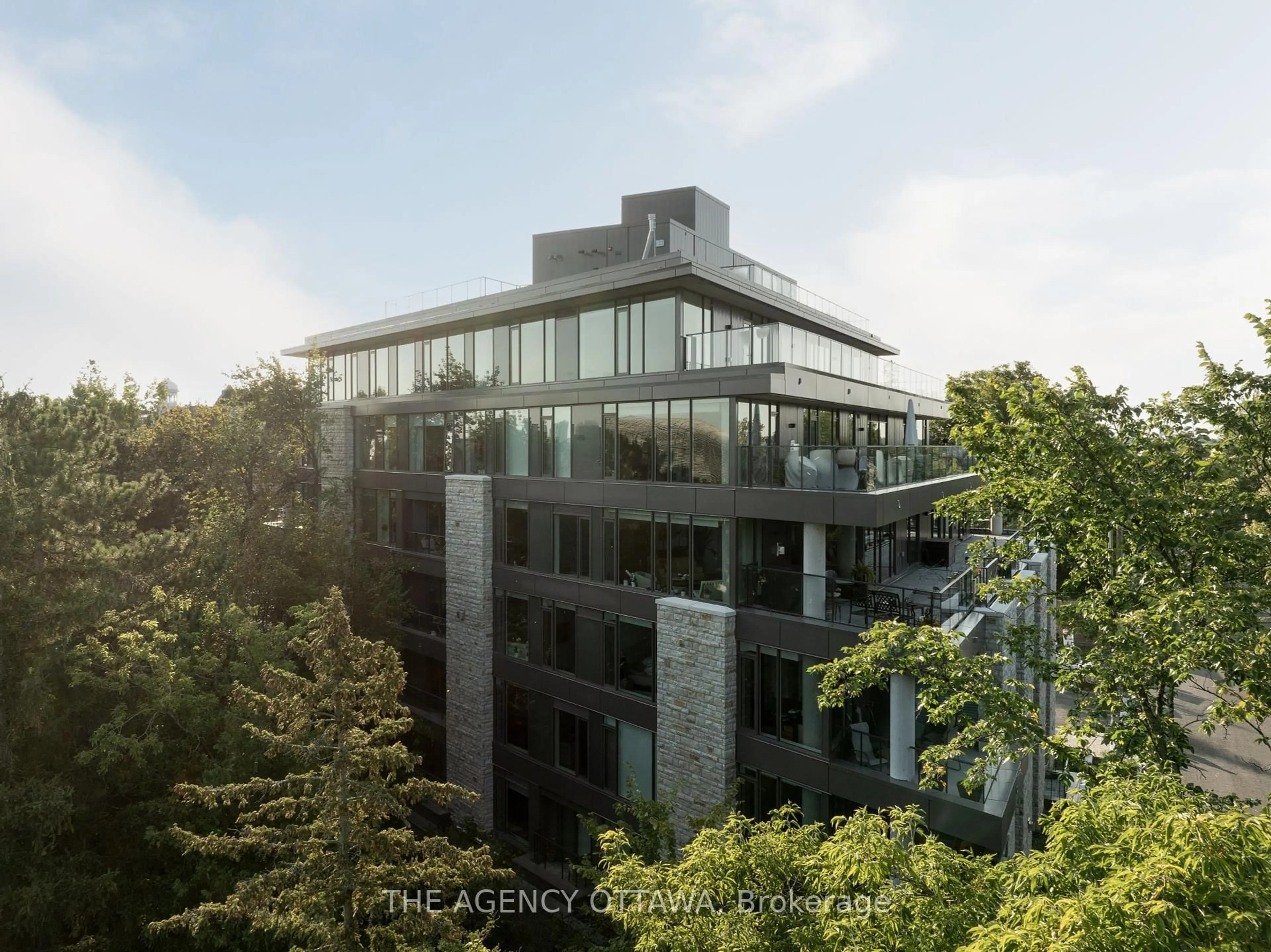 A pic from outside/outdoor area/front of a property/back of a property/a pic from drone, building for 11 Galt St #201, Ottawa Ontario K1S 4R2