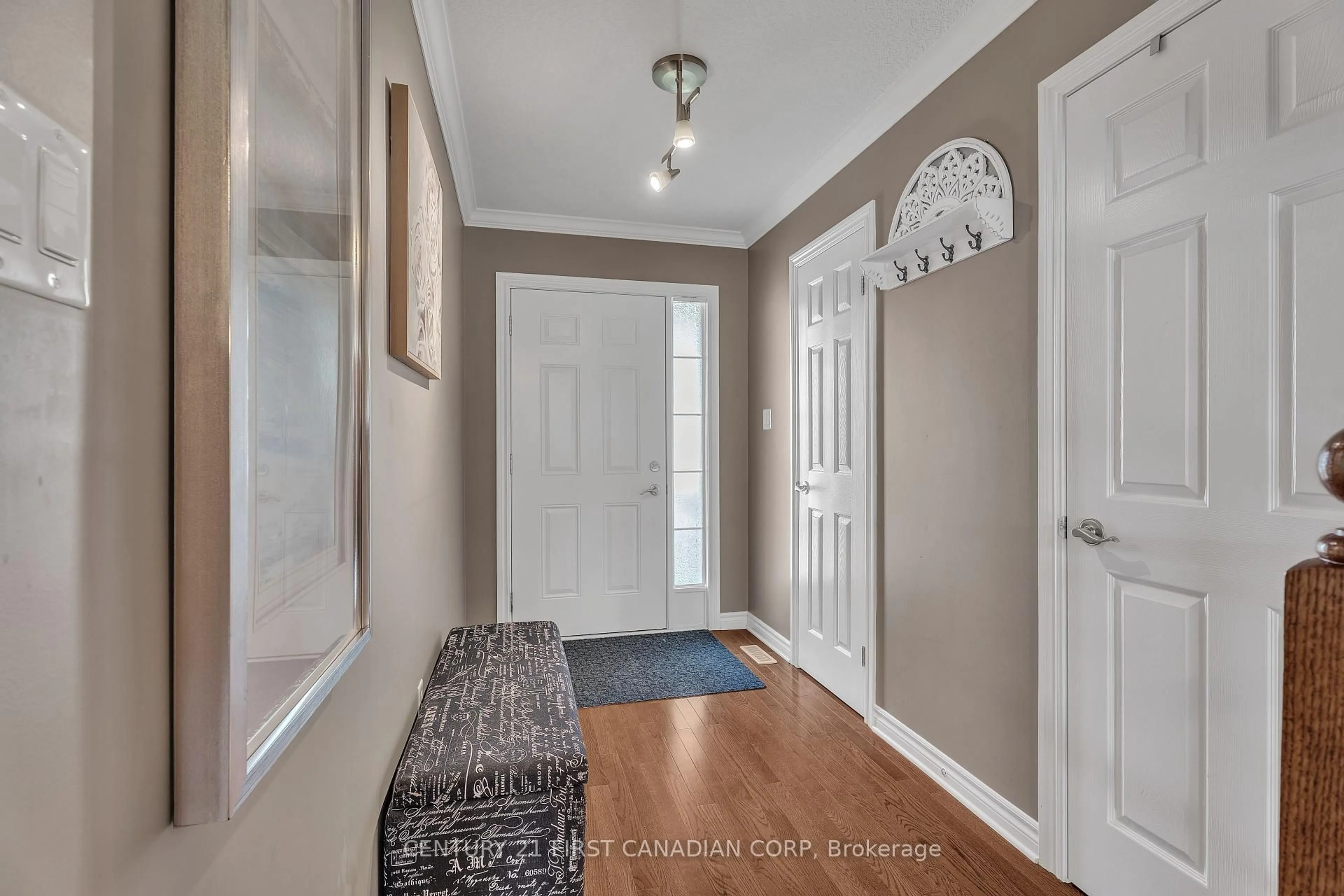 Indoor entryway for 600 Hyde Park Rd #27, London North Ontario N6H 5W8