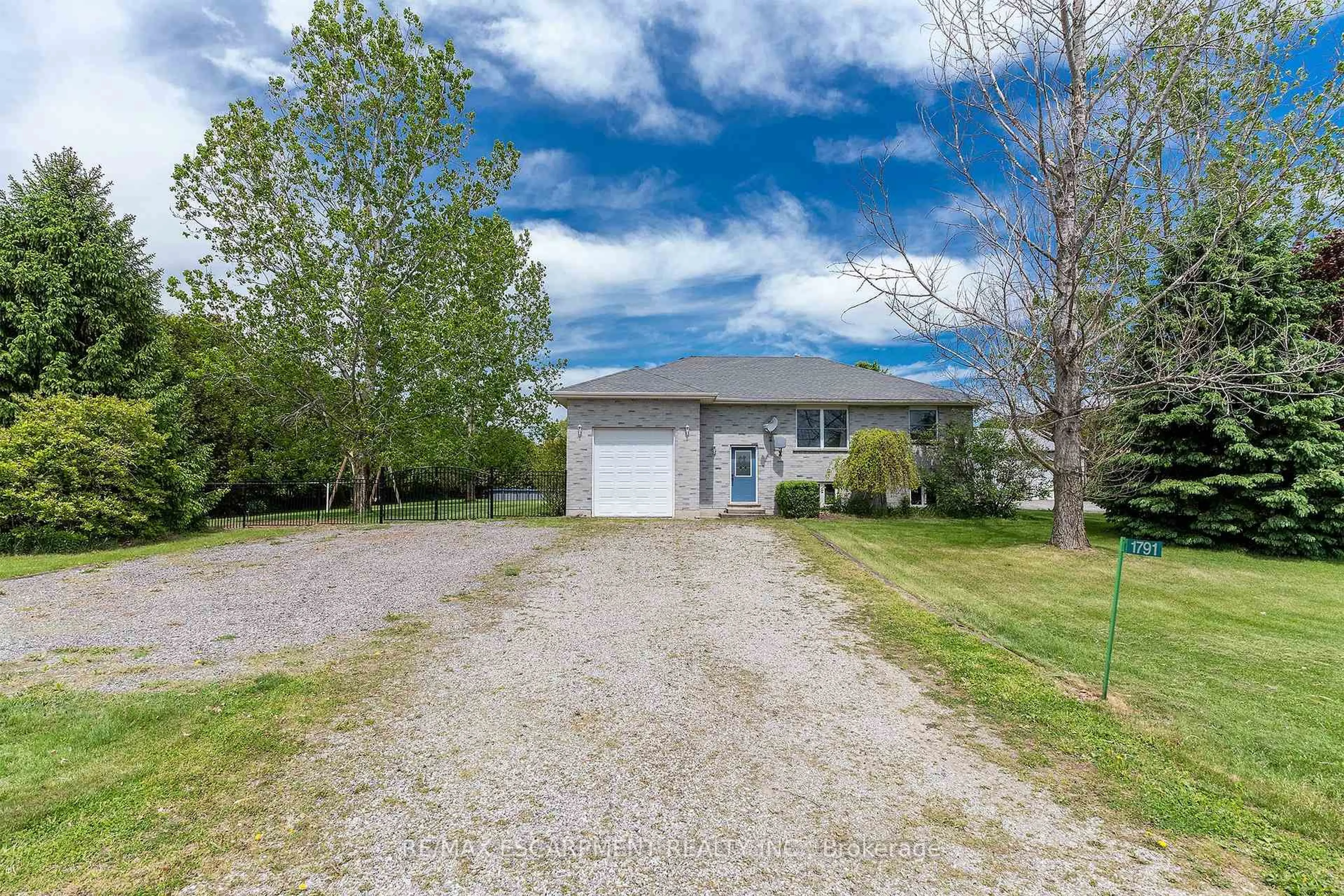 A pic from outside/outdoor area/front of a property/back of a property/a pic from drone, street for 1791 8th Concession Rd, Norfolk Ontario N0E 1G0