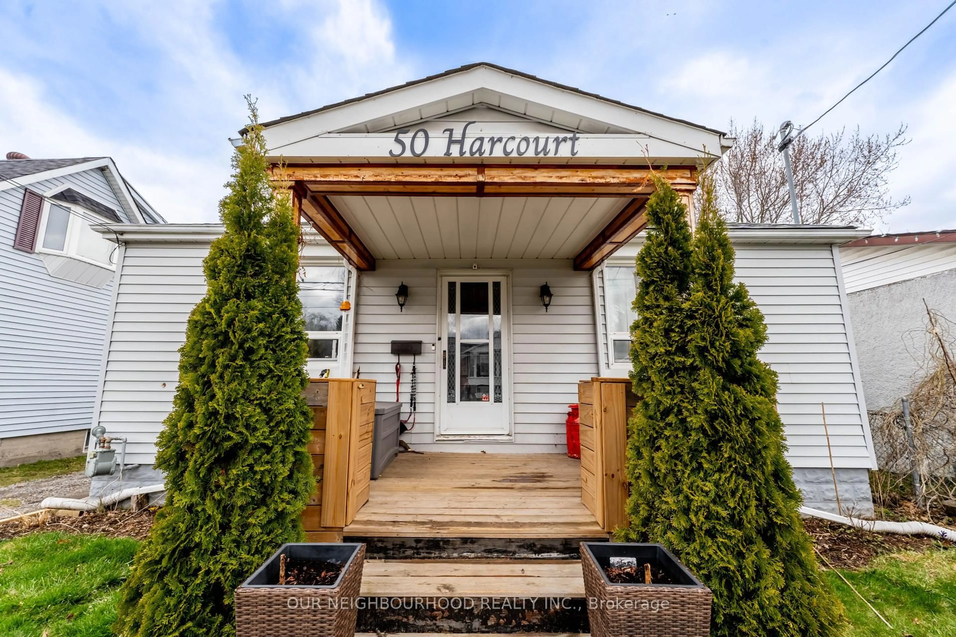 Indoor foyer for 50 Harcourt St, Port Hope Ontario L1A 1M4