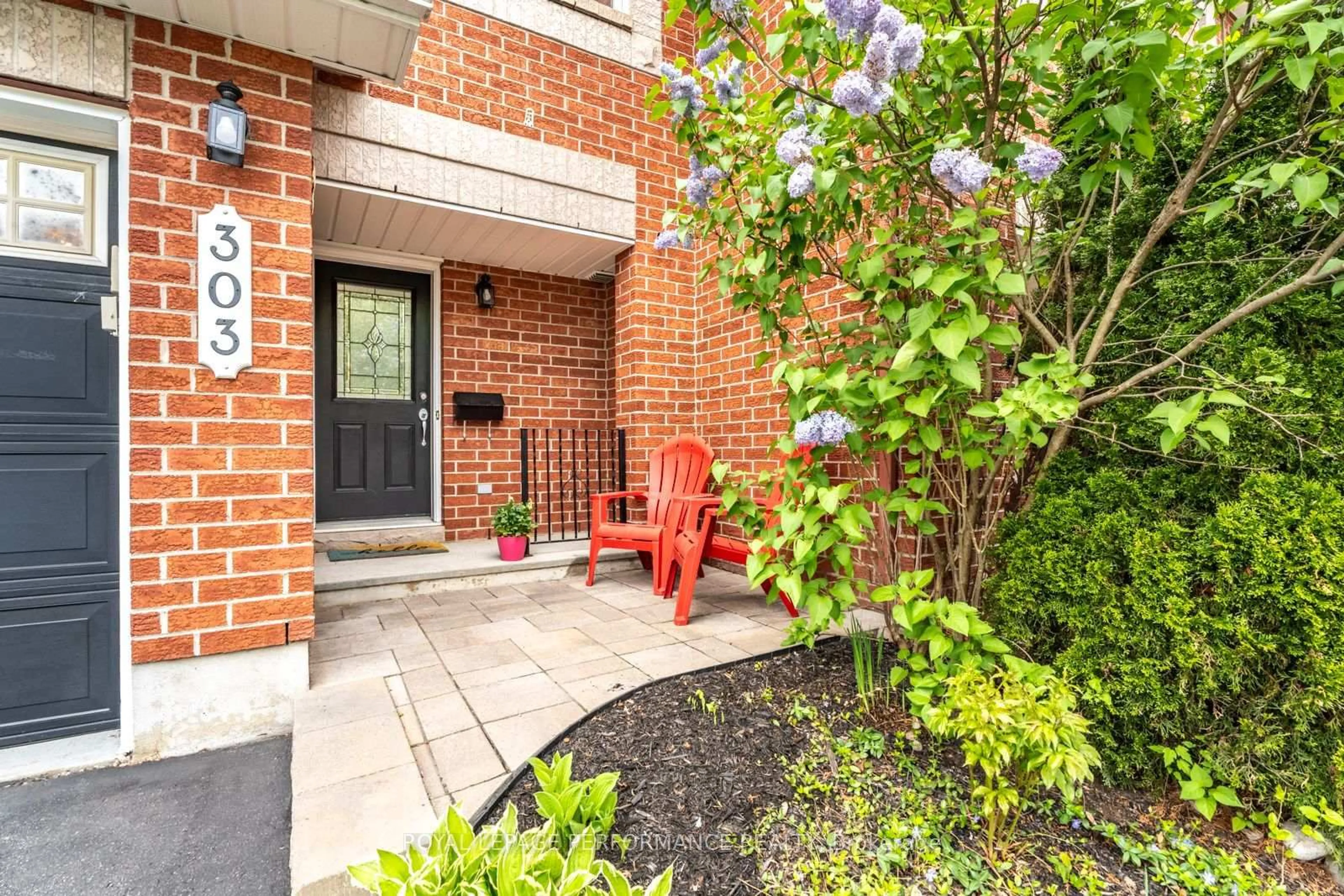 Unknown for 303 Branthaven St, Ottawa Ontario K4A 0H1