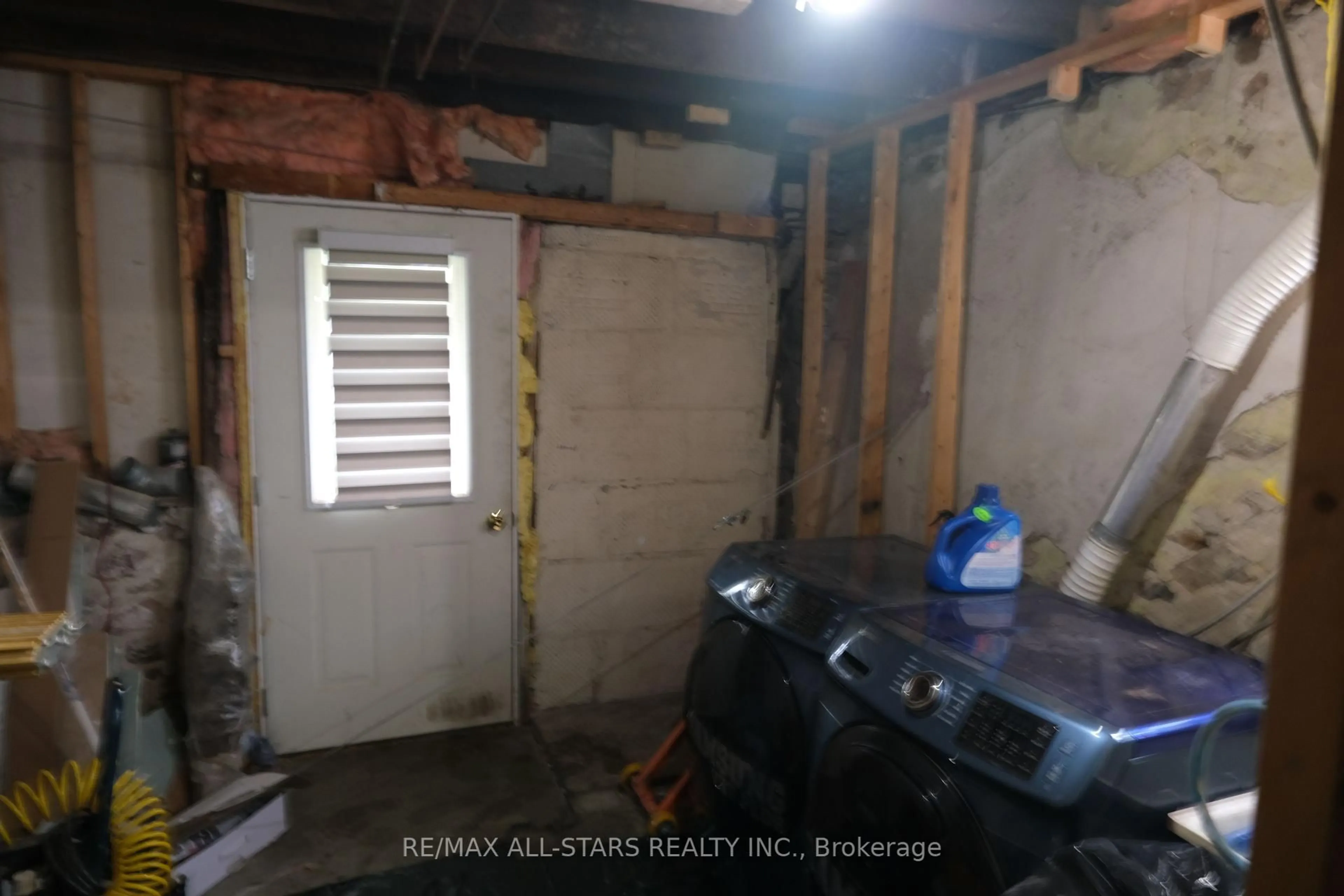 A pic of a room for 109 Front St, Wilmot Ontario N0B 2E0