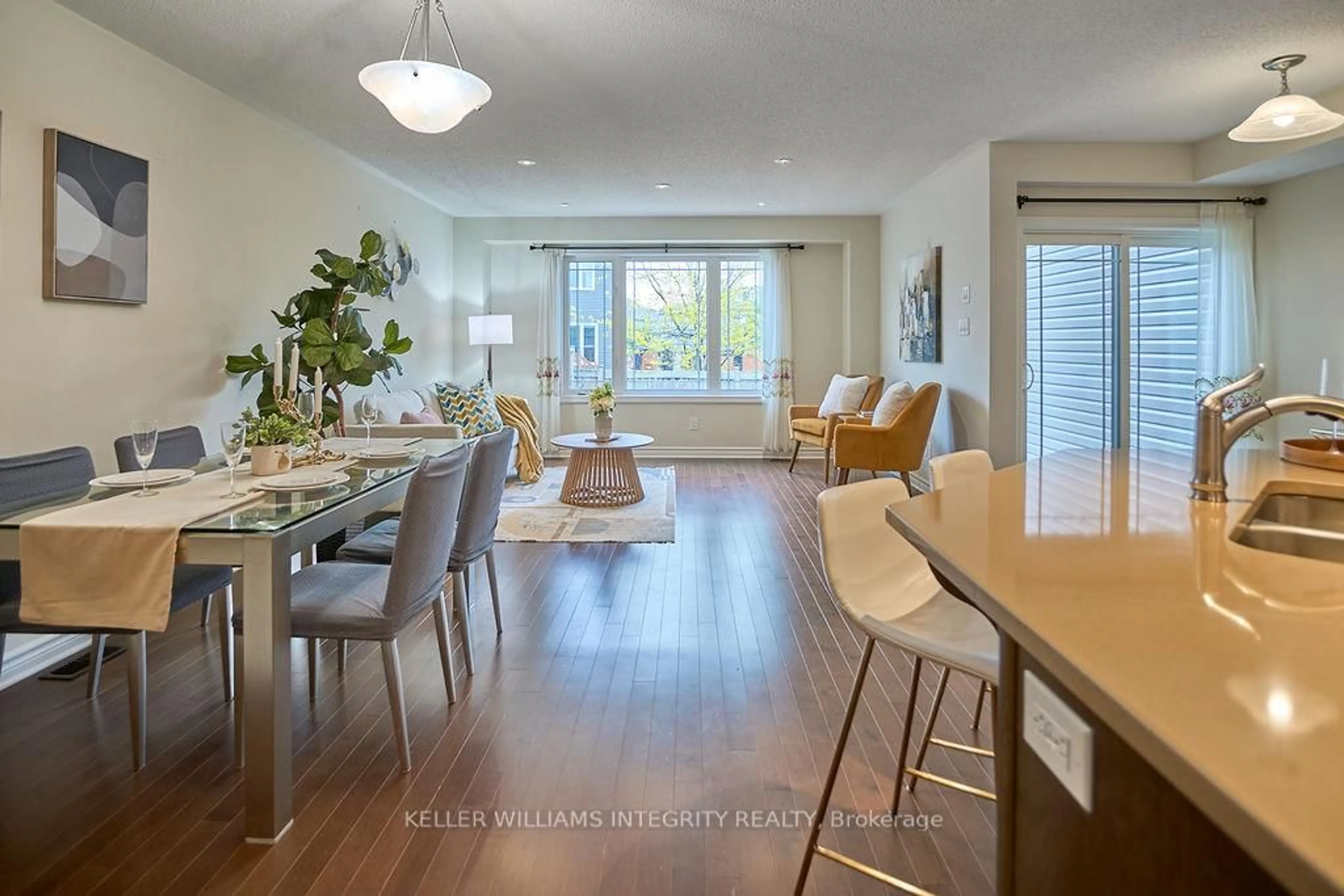 Dining room, wood/laminate floor for 405 Barrick Hill Rd, Ottawa Ontario K2M 0H7