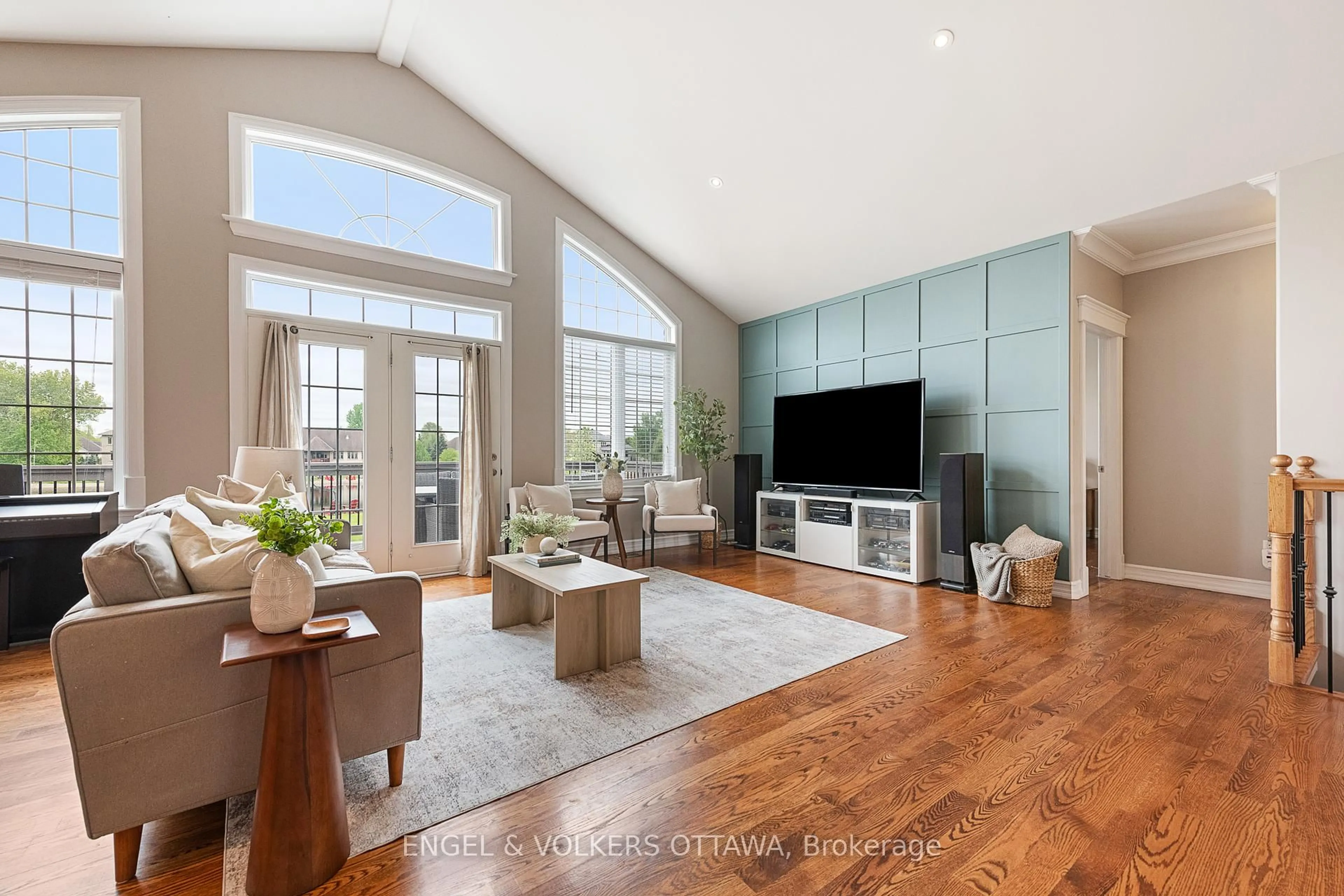 Living room with furniture, unknown for 1468 Sandy Beach Crt, Ottawa Ontario K4P 0C2