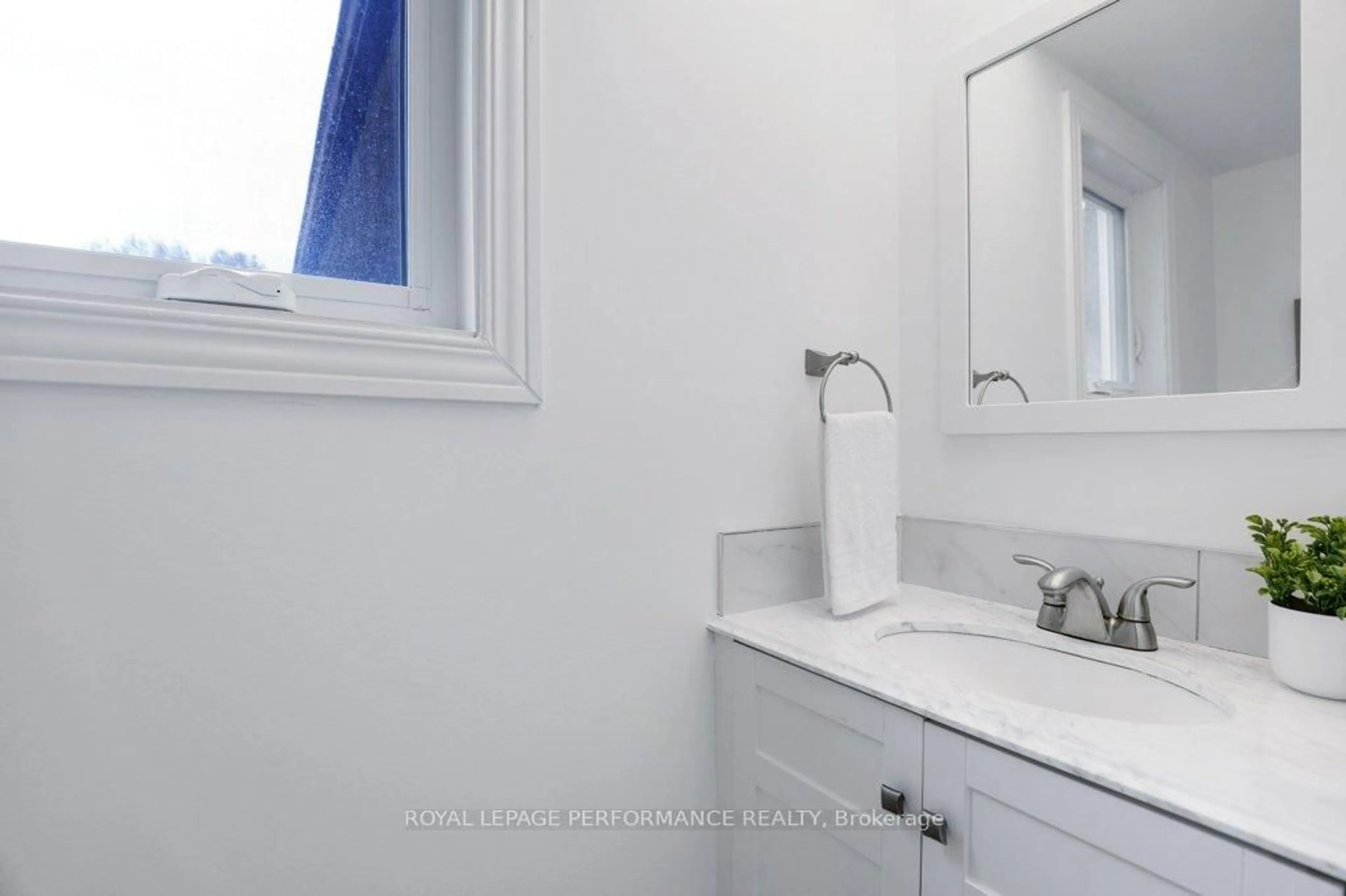 Standard bathroom, ceramic/tile floor for 1288 Plante Dr, Ottawa Ontario K1V 9G2