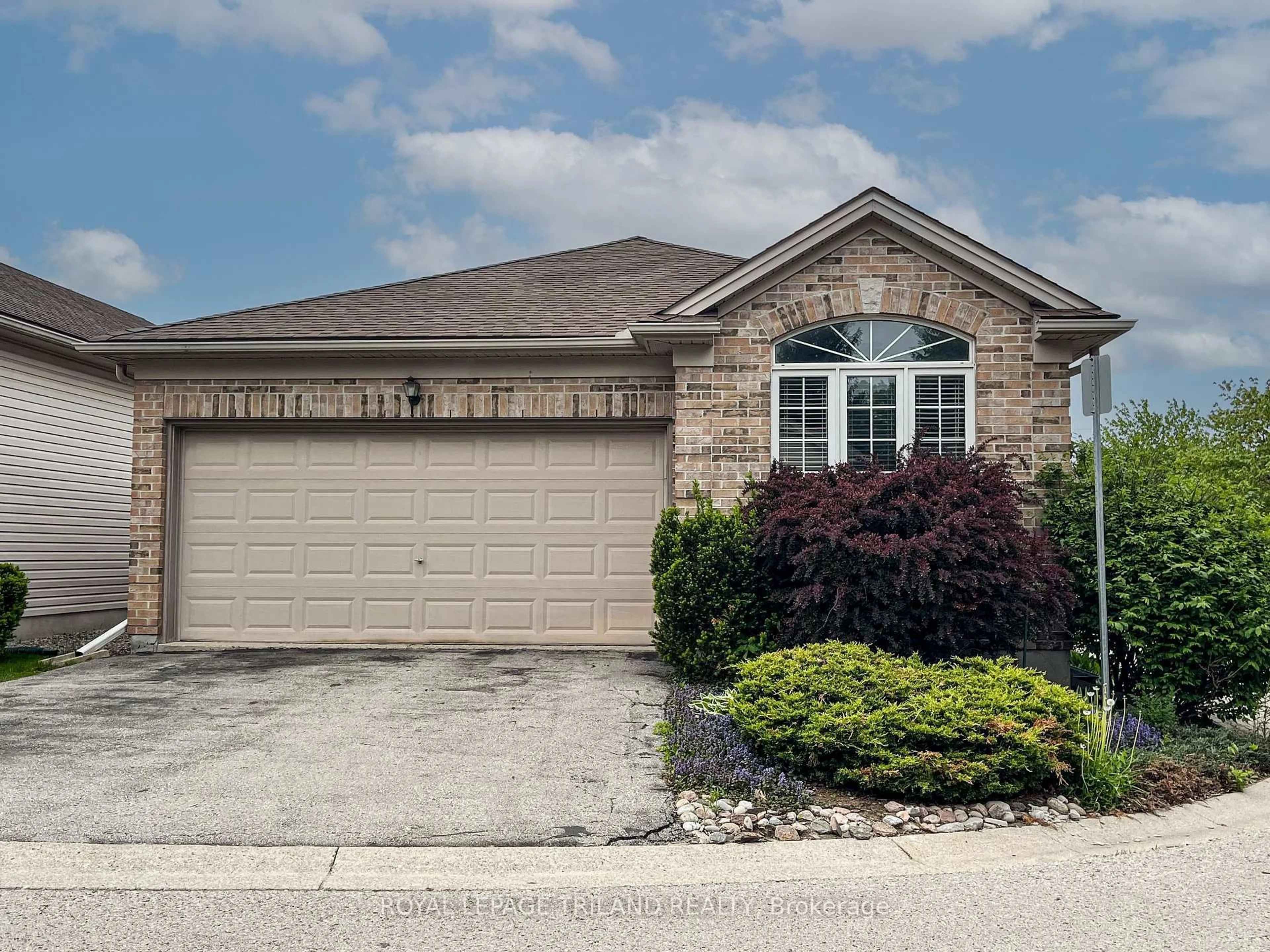 Home with brick exterior material, street for 567 Fanshawe Park Rd #14, London North Ontario N5X 3T4