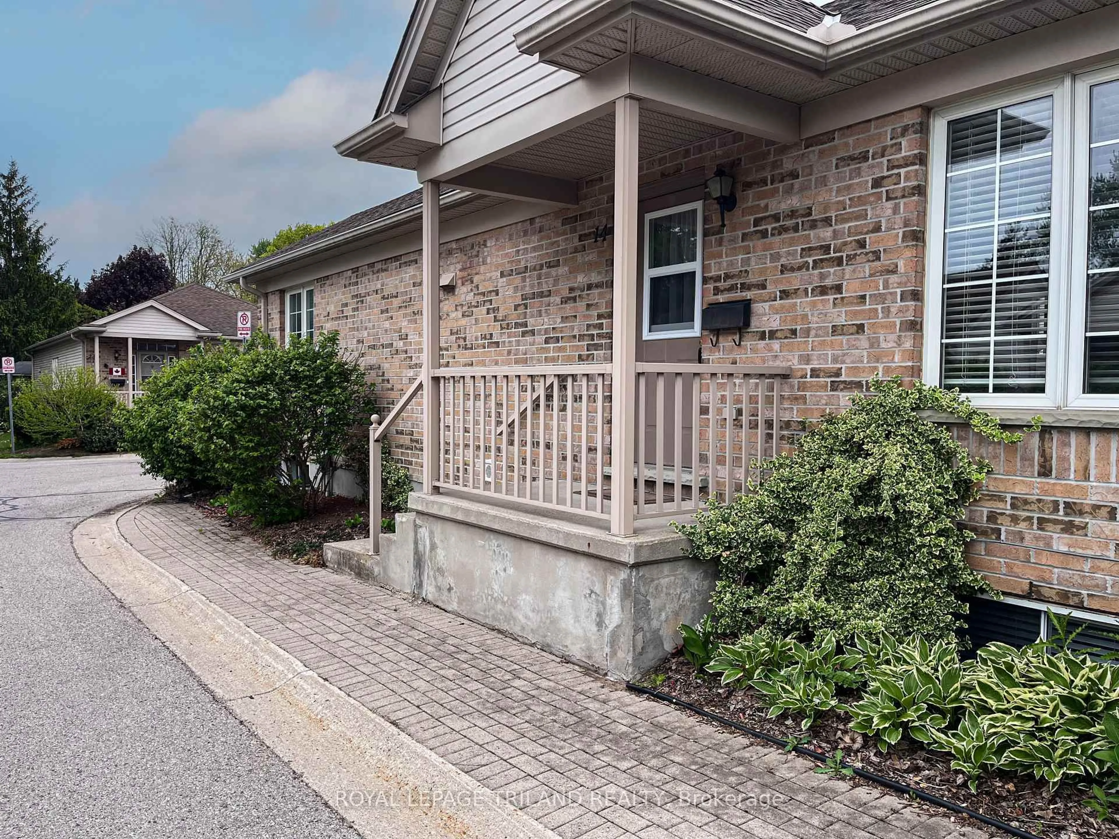 Home with brick exterior material, street for 567 Fanshawe Park Rd #14, London North Ontario N5X 3T4
