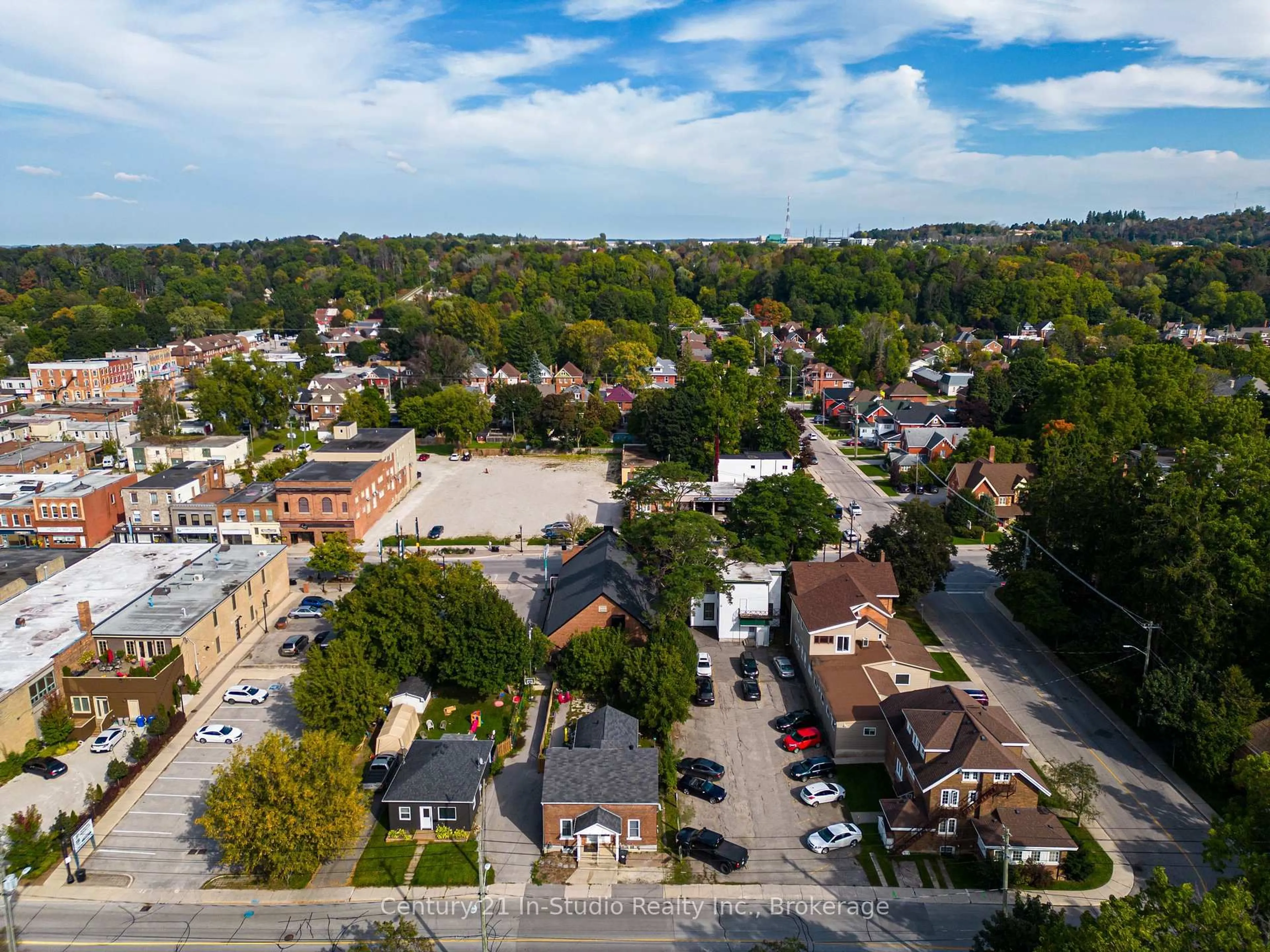 A pic from outside/outdoor area/front of a property/back of a property/a pic from drone, street for 719 1st Ave, Owen Sound Ontario N4K 2C6