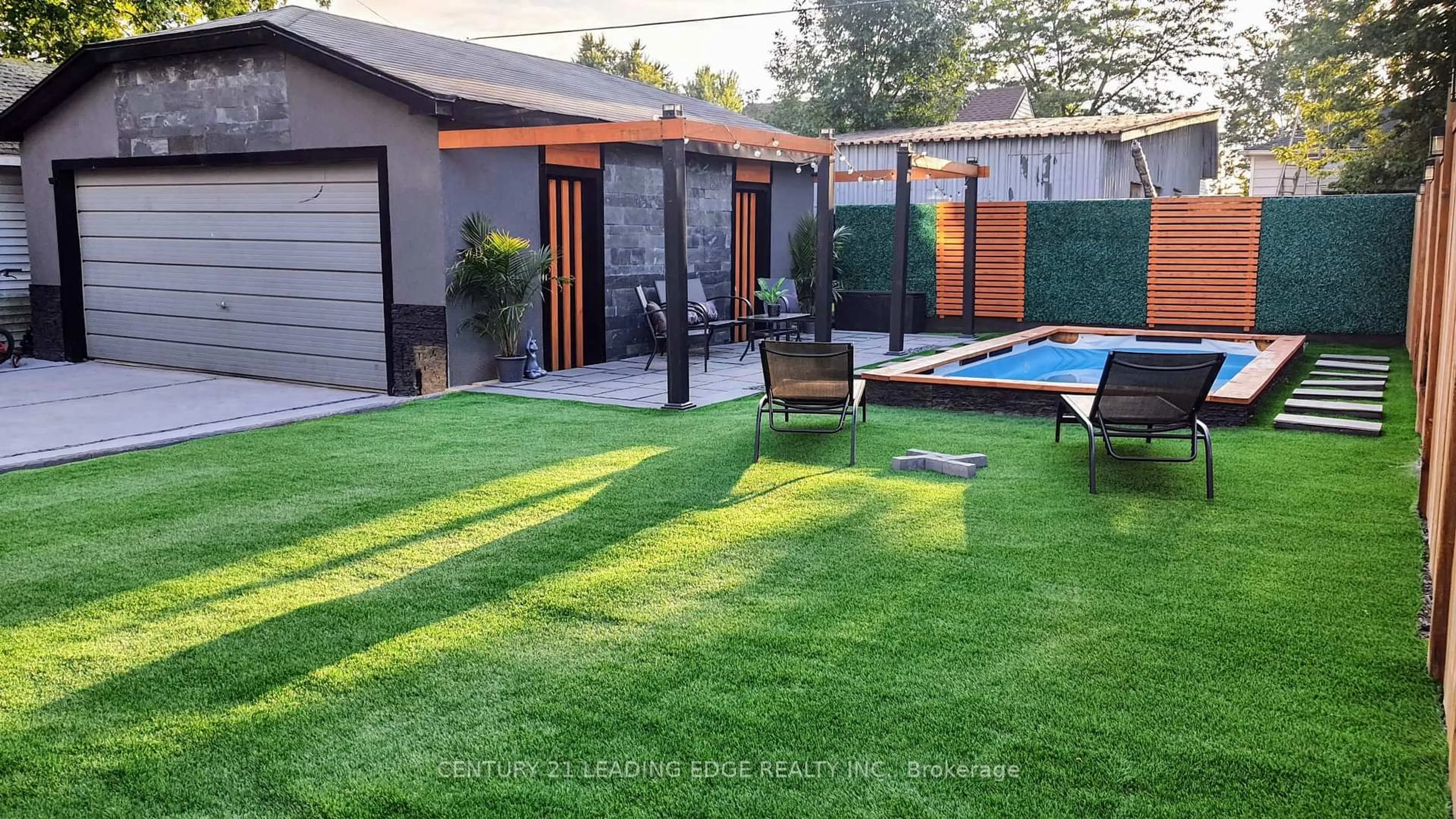 Patio, street for 249 Wallace Ave, Welland Ontario L3B 1R7