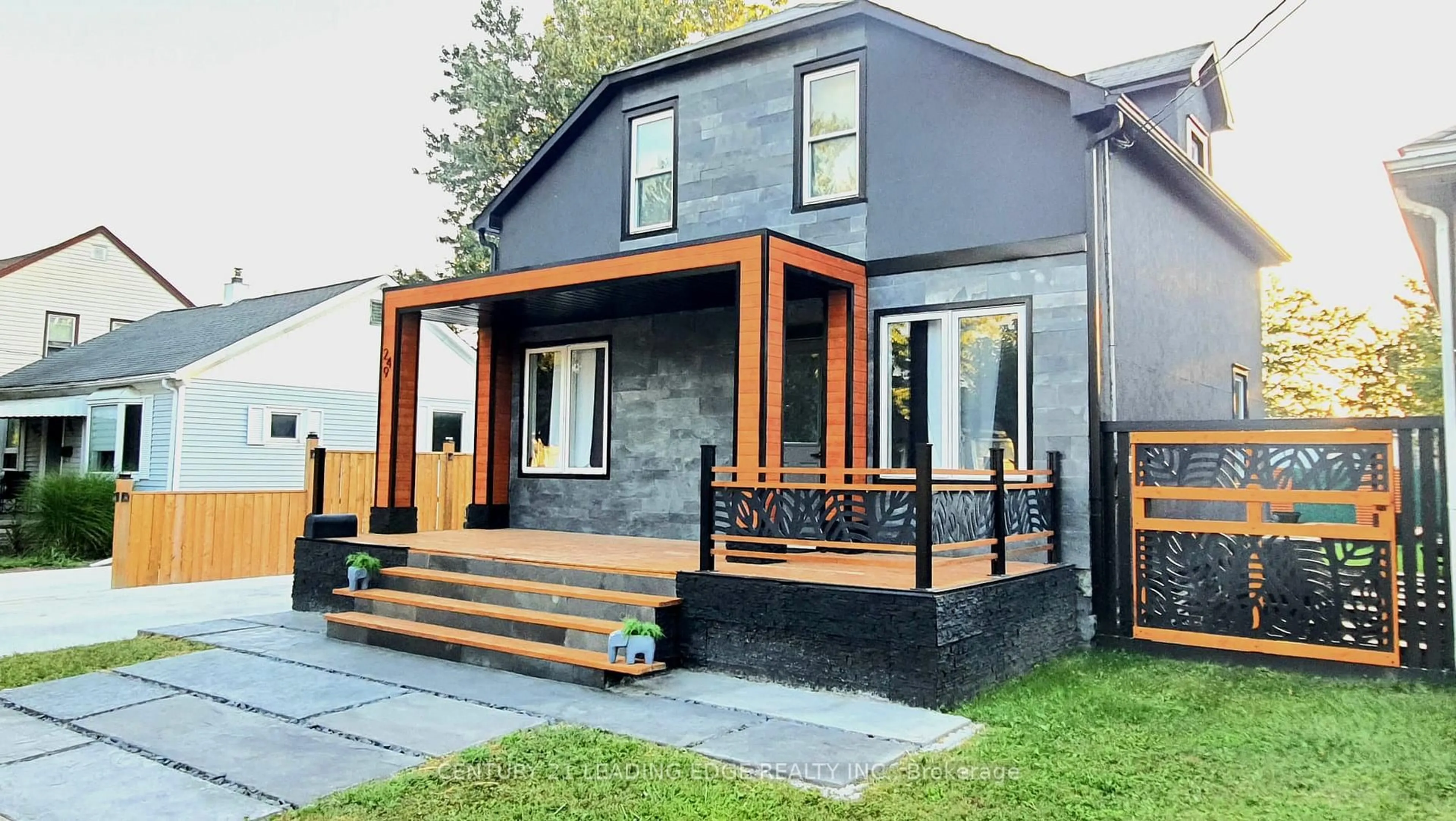 Home with vinyl exterior material, street for 249 Wallace Ave, Welland Ontario L3B 1R7