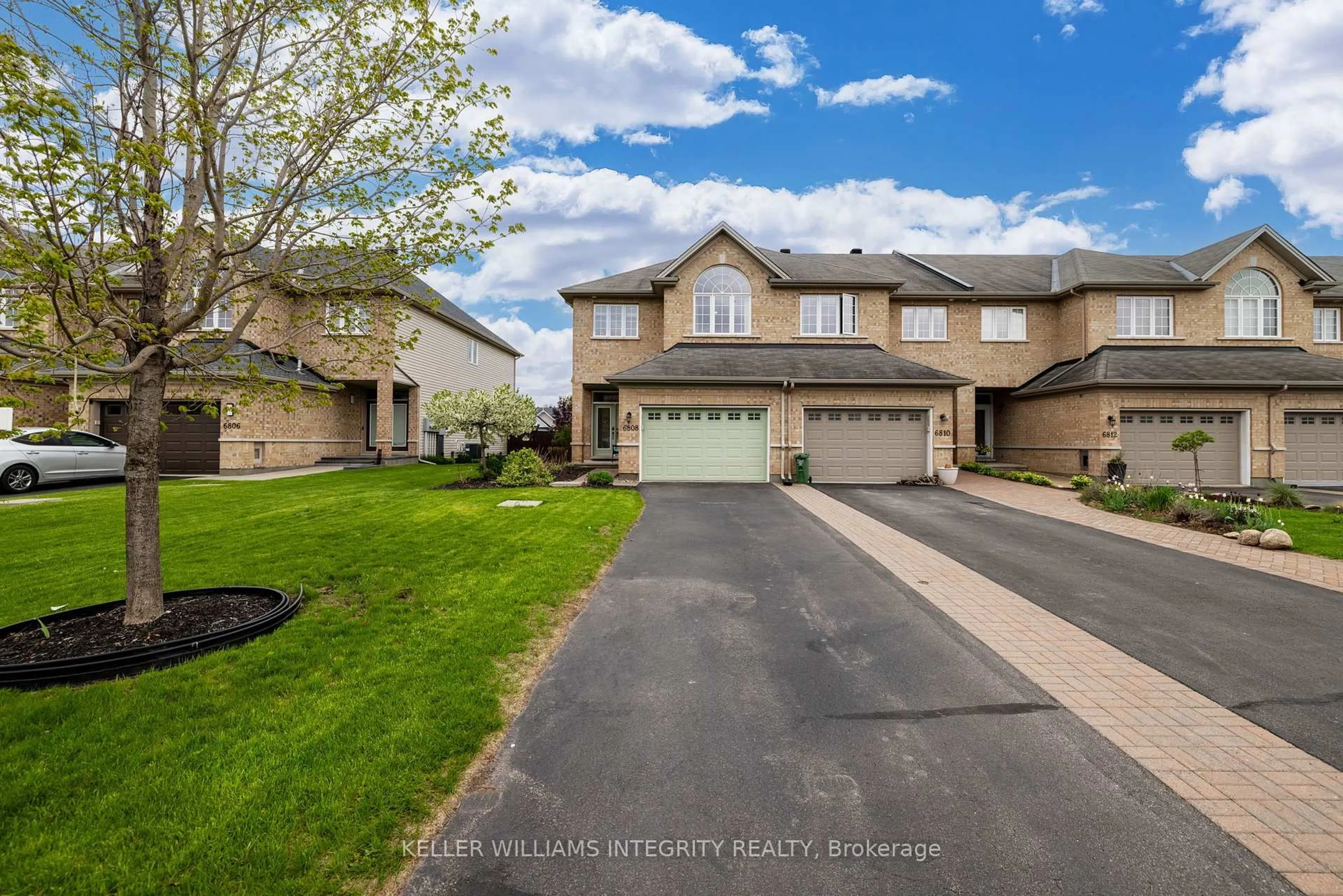 A pic from outside/outdoor area/front of a property/back of a property/a pic from drone, street for 6808 Breanna Cardill St, Greely Ontario K4P 0C3