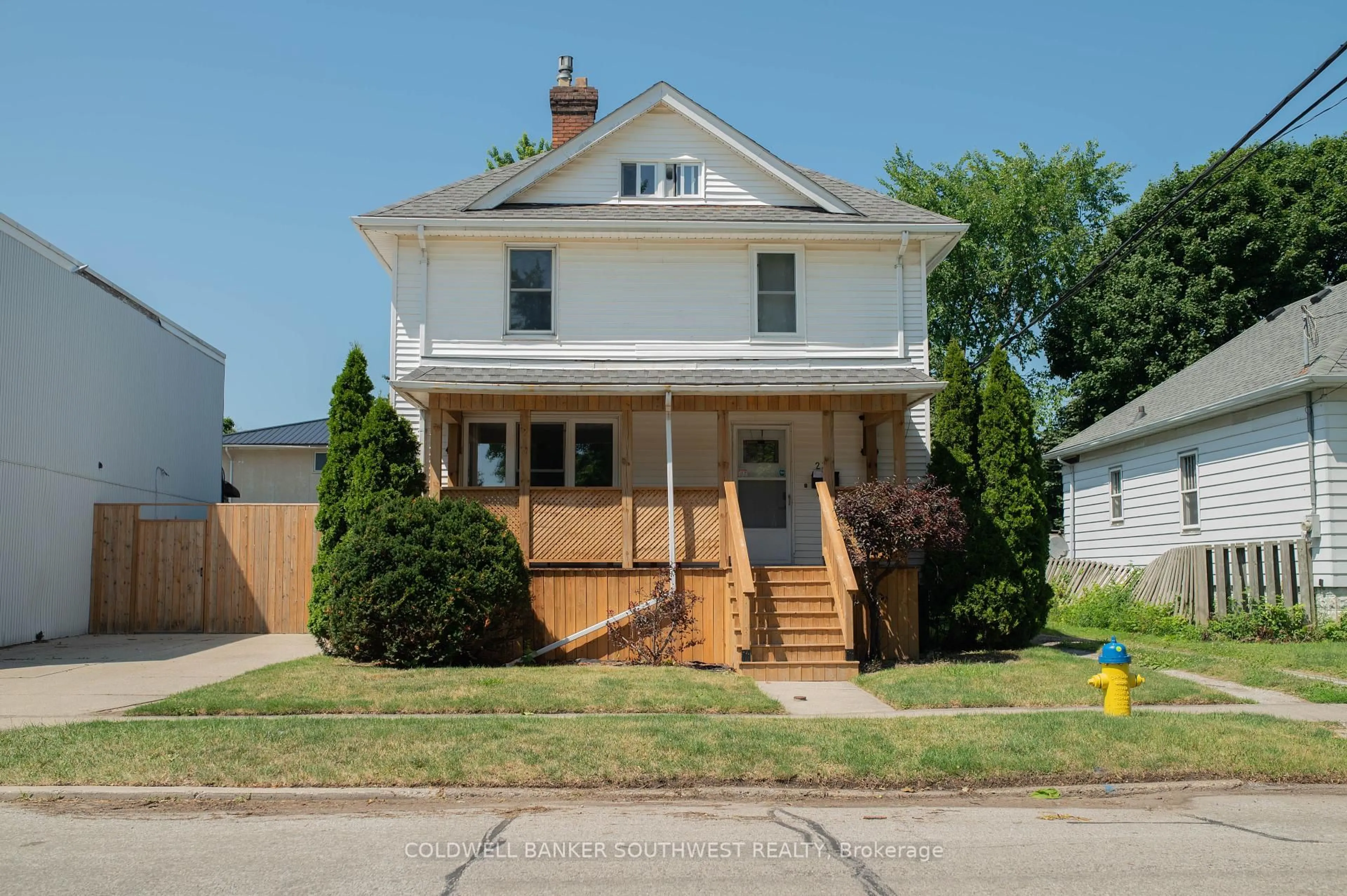Home with vinyl exterior material, street for 232 Davis St, Sarnia Ontario N7T 1B3