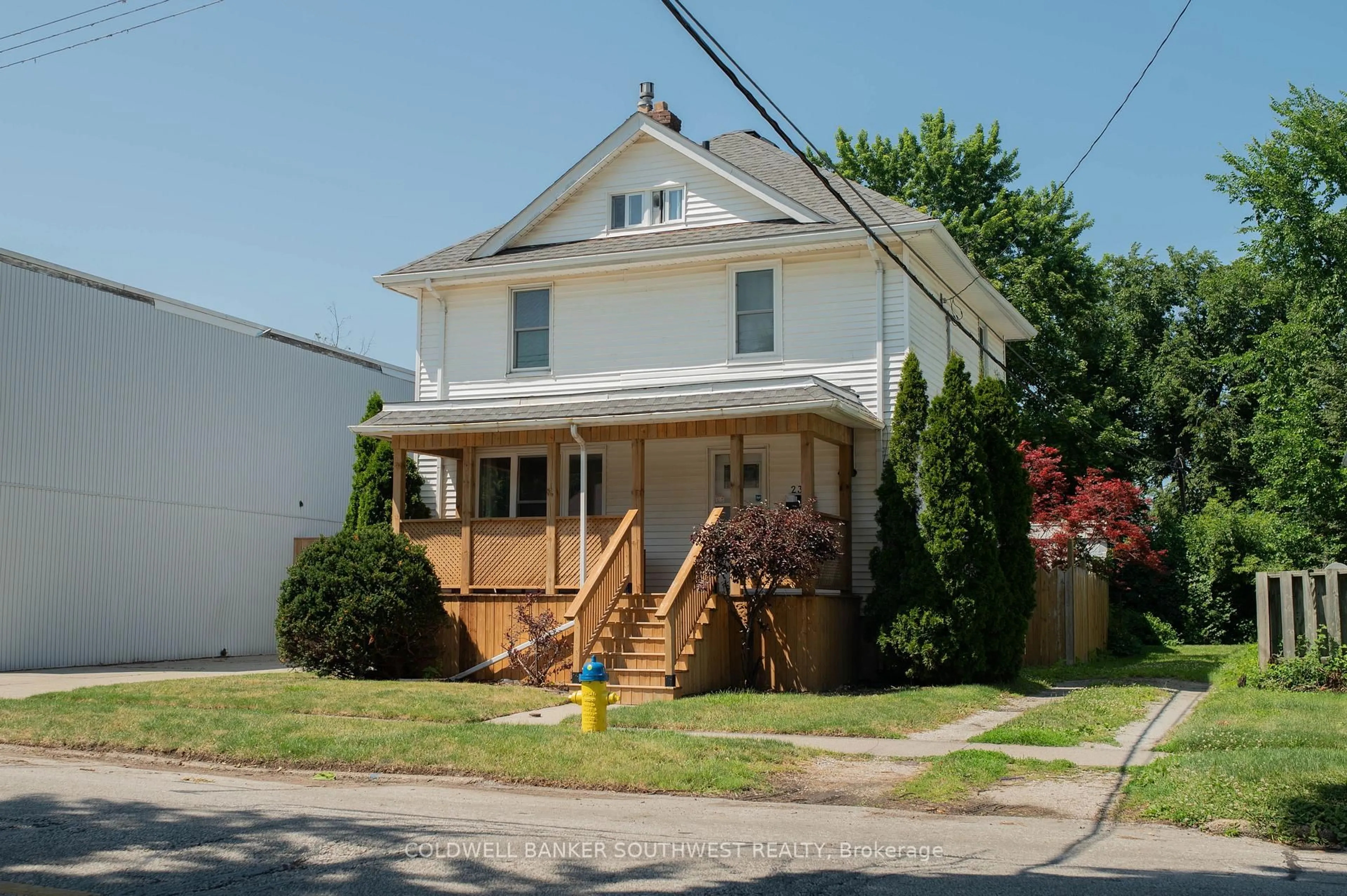 Home with vinyl exterior material, street for 232 Davis St, Sarnia Ontario N7T 1B3