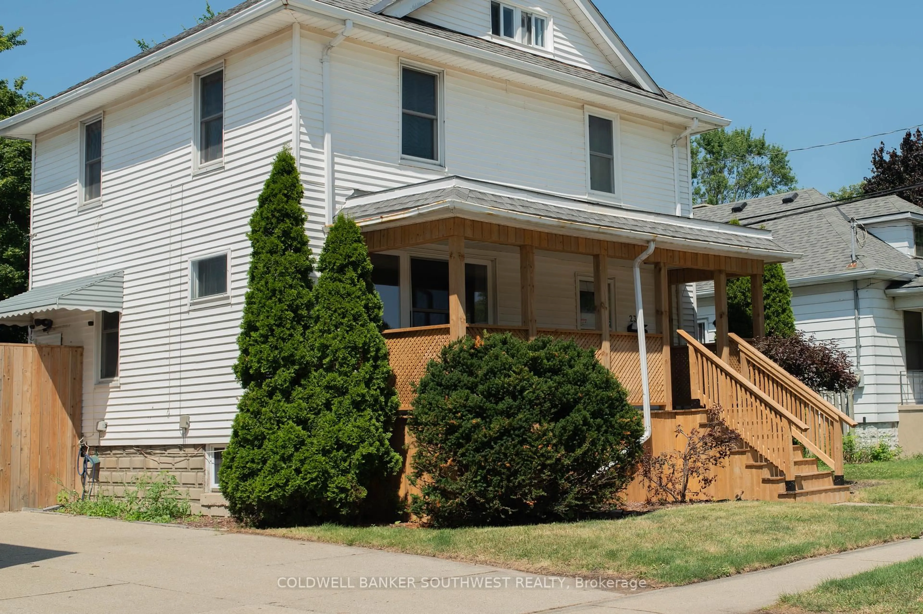 Home with vinyl exterior material, street for 232 Davis St, Sarnia Ontario N7T 1B3