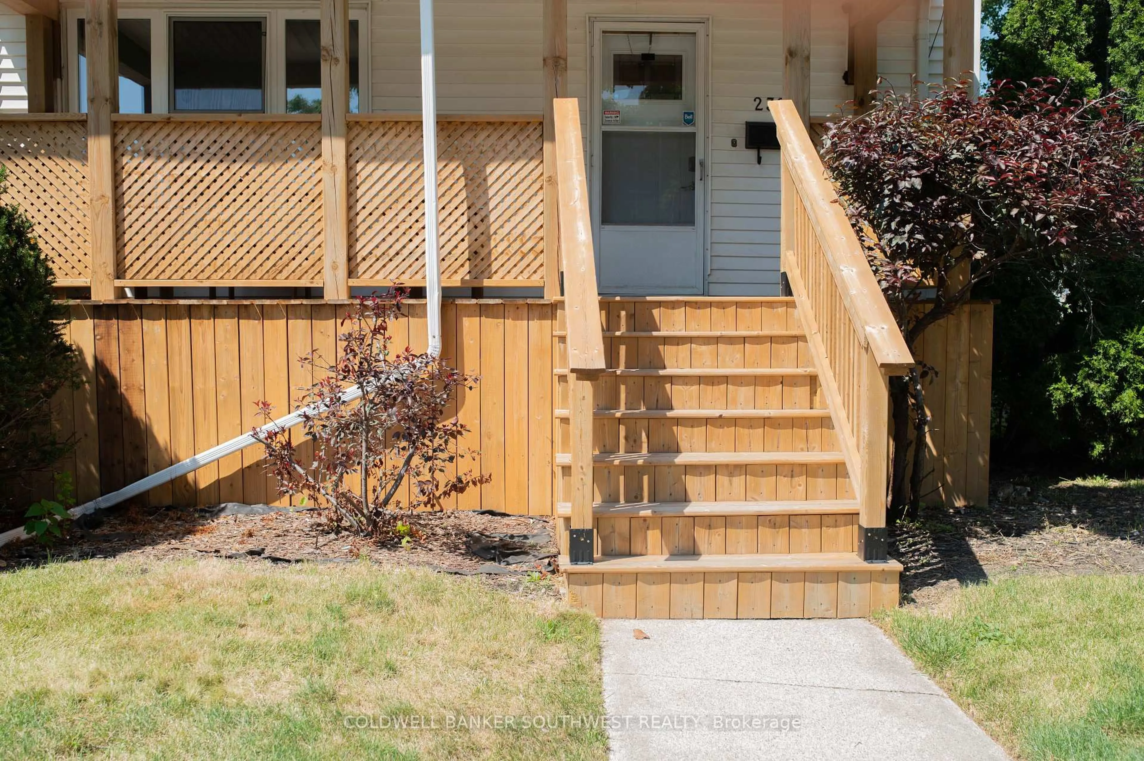 Patio, street for 232 Davis St, Sarnia Ontario N7T 1B3