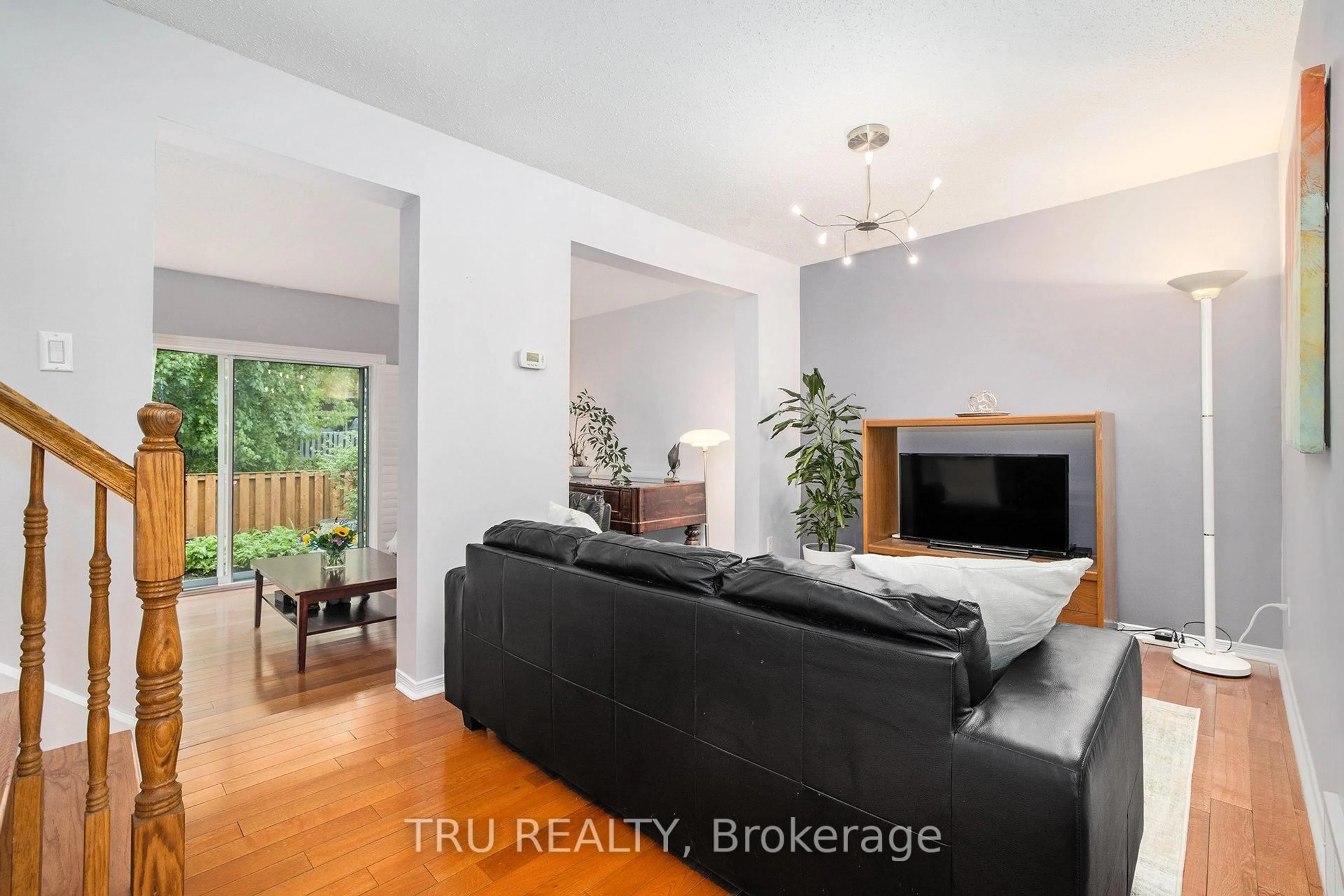 Living room with furniture, unknown for 1118 Chimney Hill Way, Ottawa Ontario K1J 8Z6