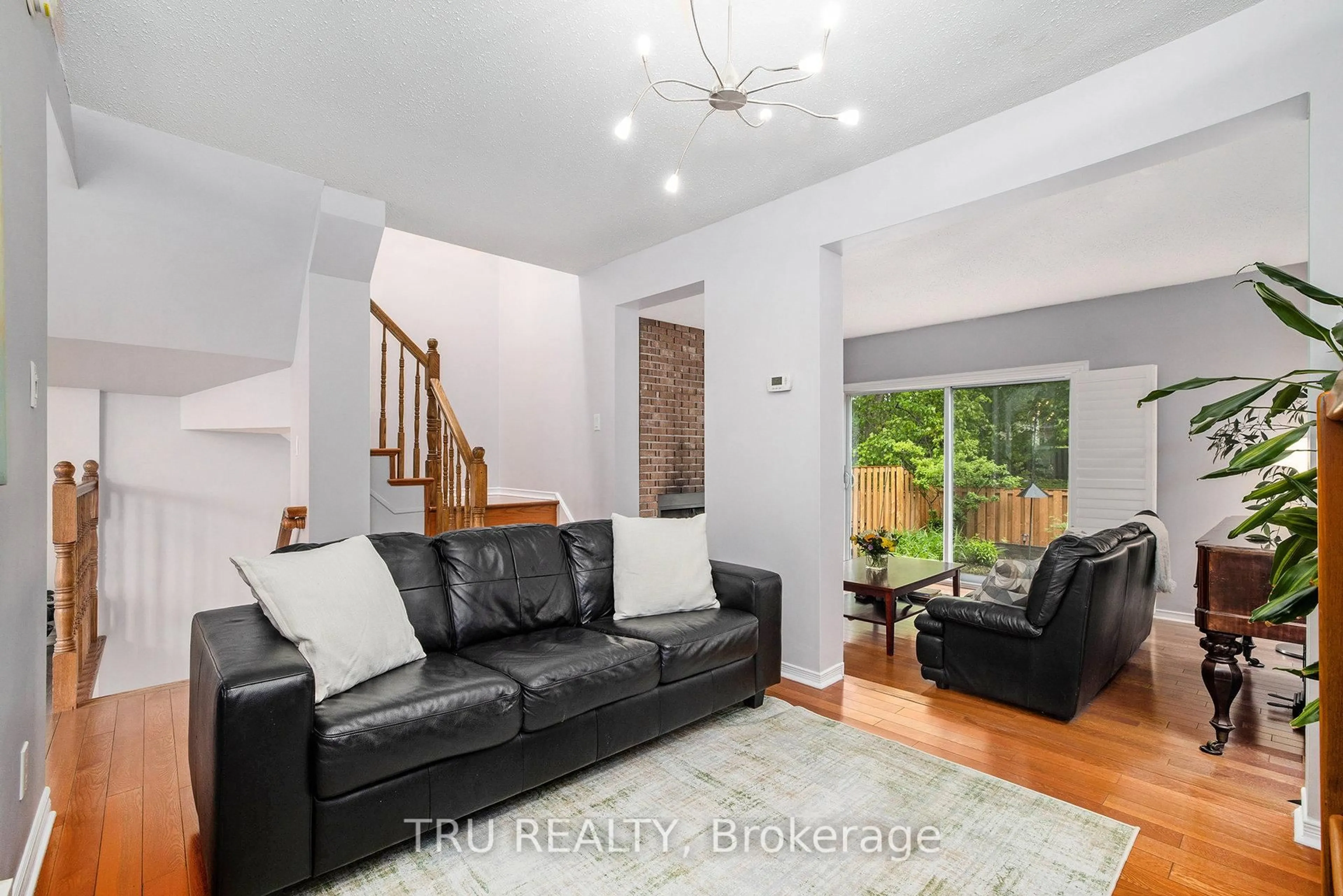 Living room with furniture, unknown for 1118 Chimney Hill Way, Ottawa Ontario K1J 8Z6