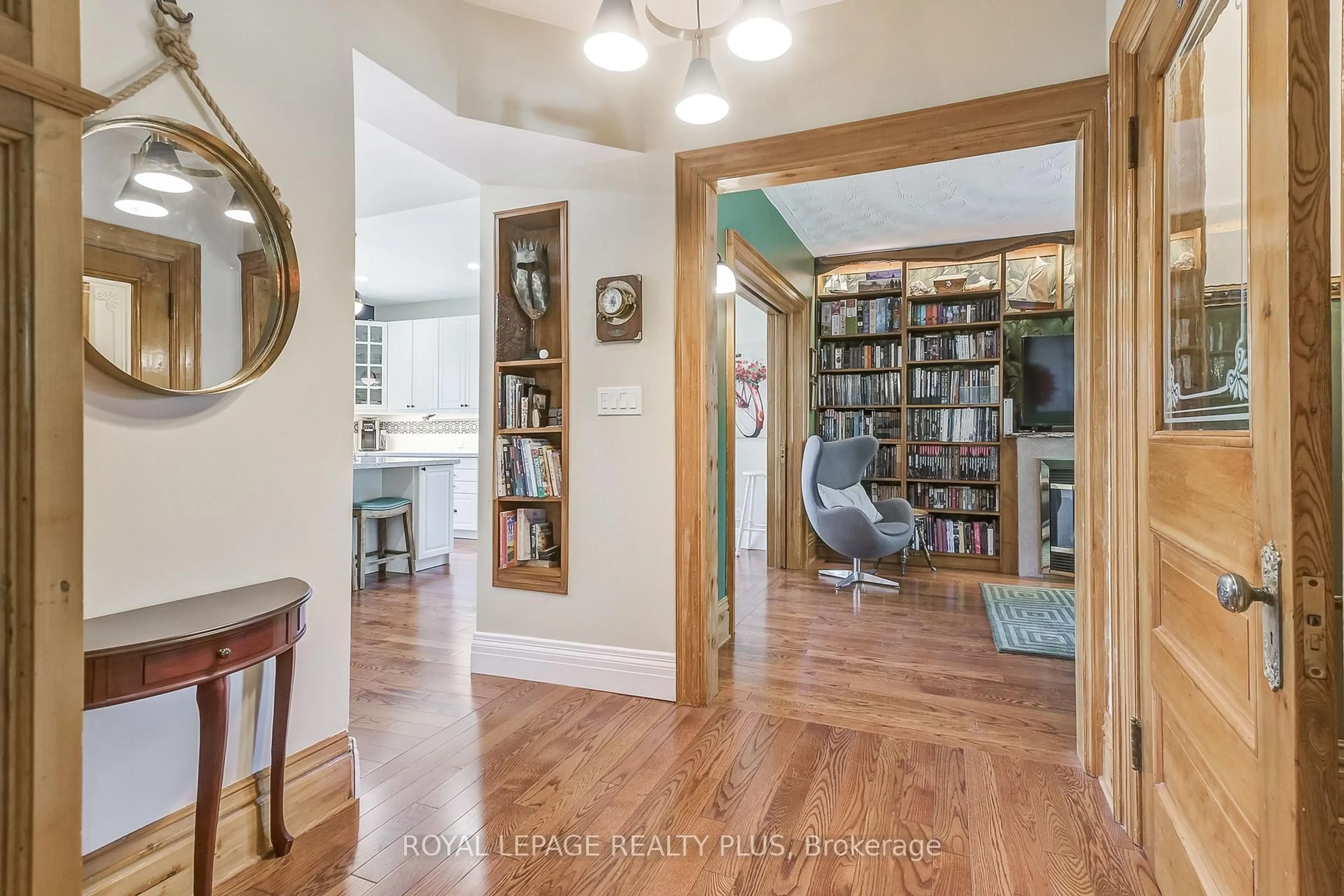 Indoor entryway for 166 William St, Brant Ontario N3T 3L3